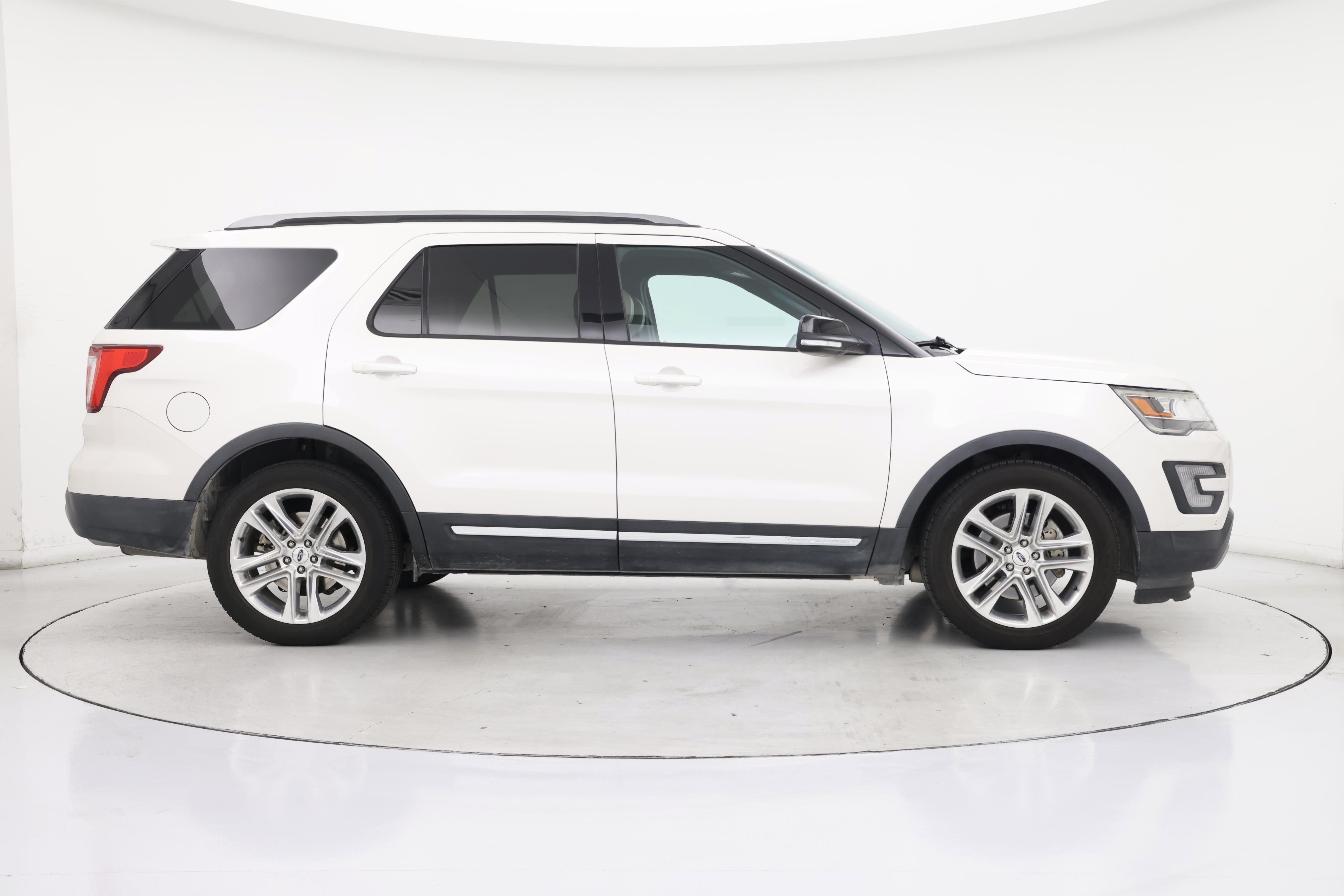 Thumbnail: 2017 Ford Explorer - 7