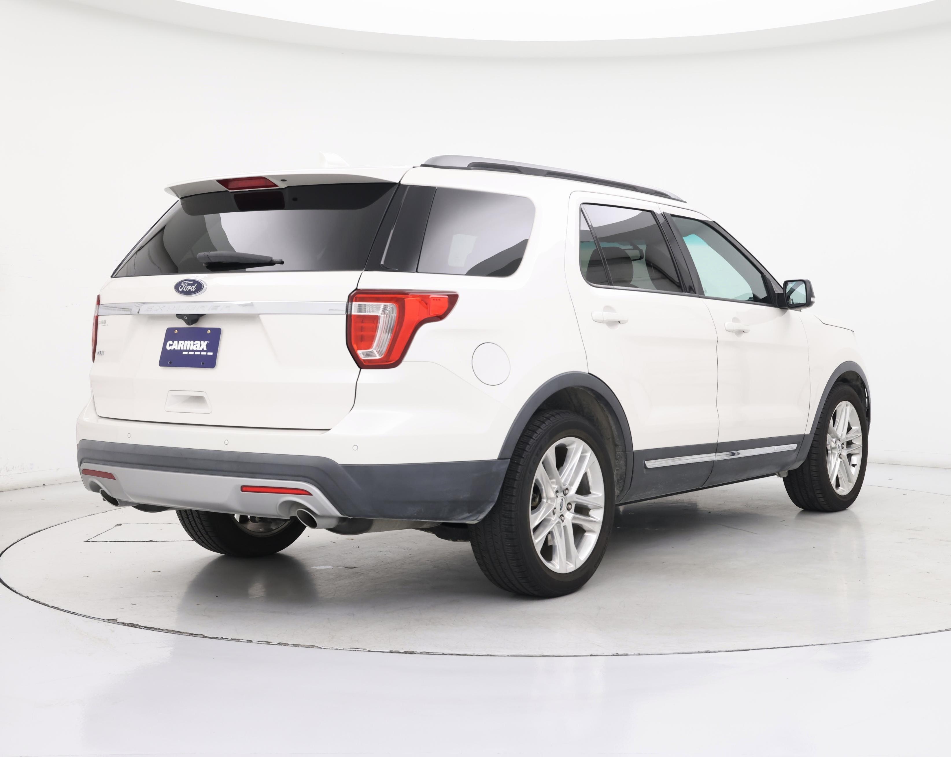 Thumbnail: 2017 Ford Explorer - 8