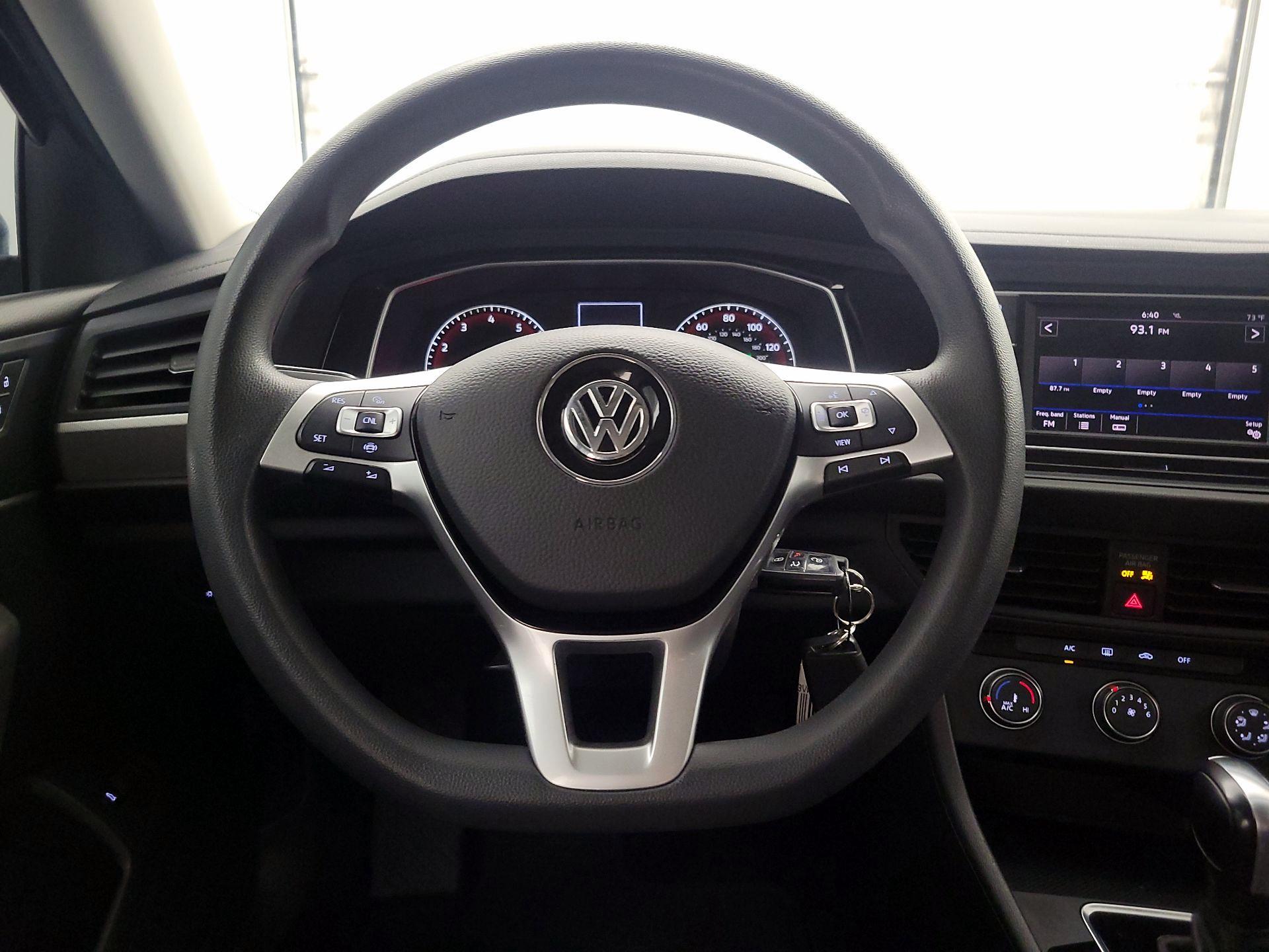 Thumbnail: 2019 Volkswagen Jetta - 10