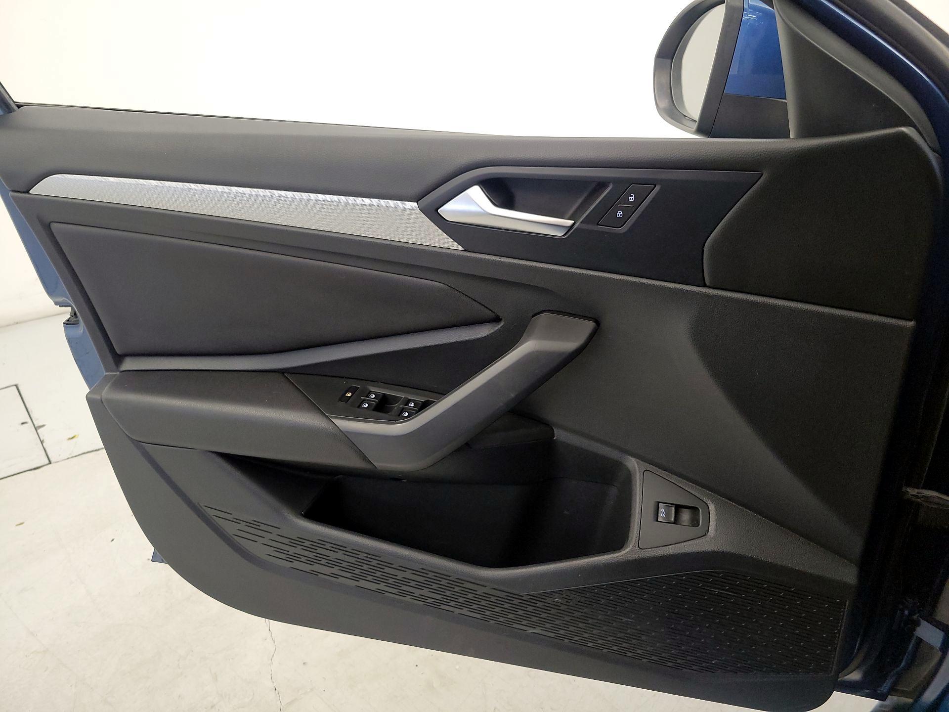 Thumbnail: 2019 Volkswagen Jetta - 12