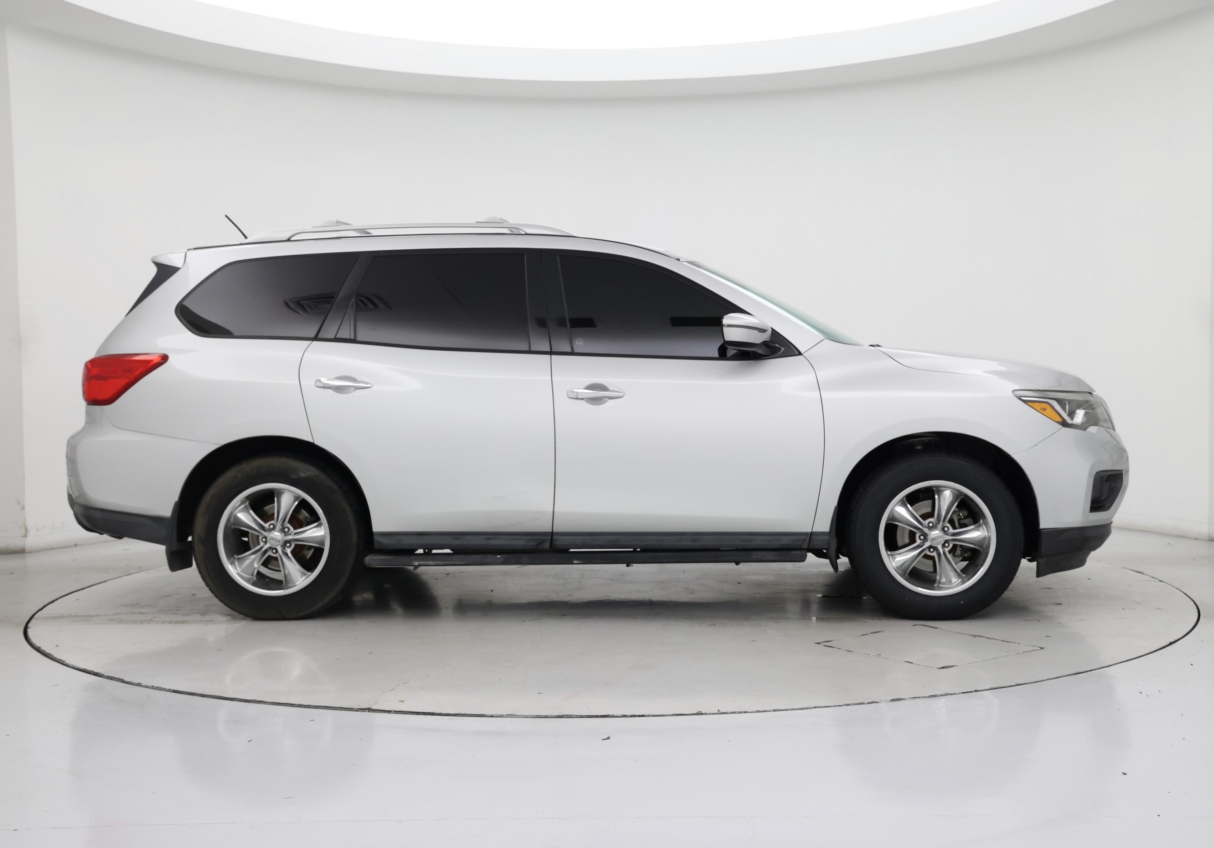 Thumbnail: 2017 Nissan Pathfinder - 7