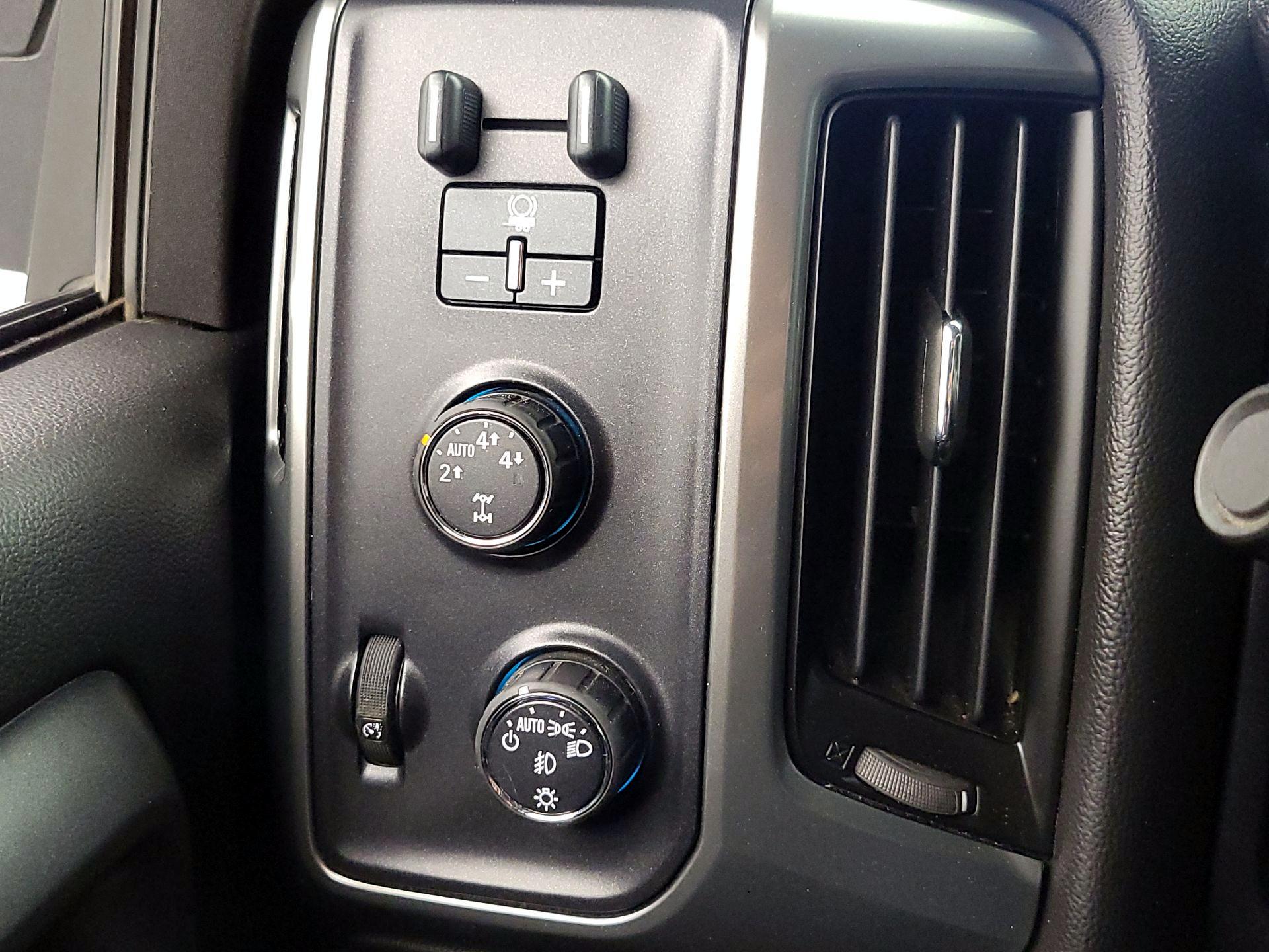 Thumbnail: 2015 Chevrolet Silverado 1500 - 13