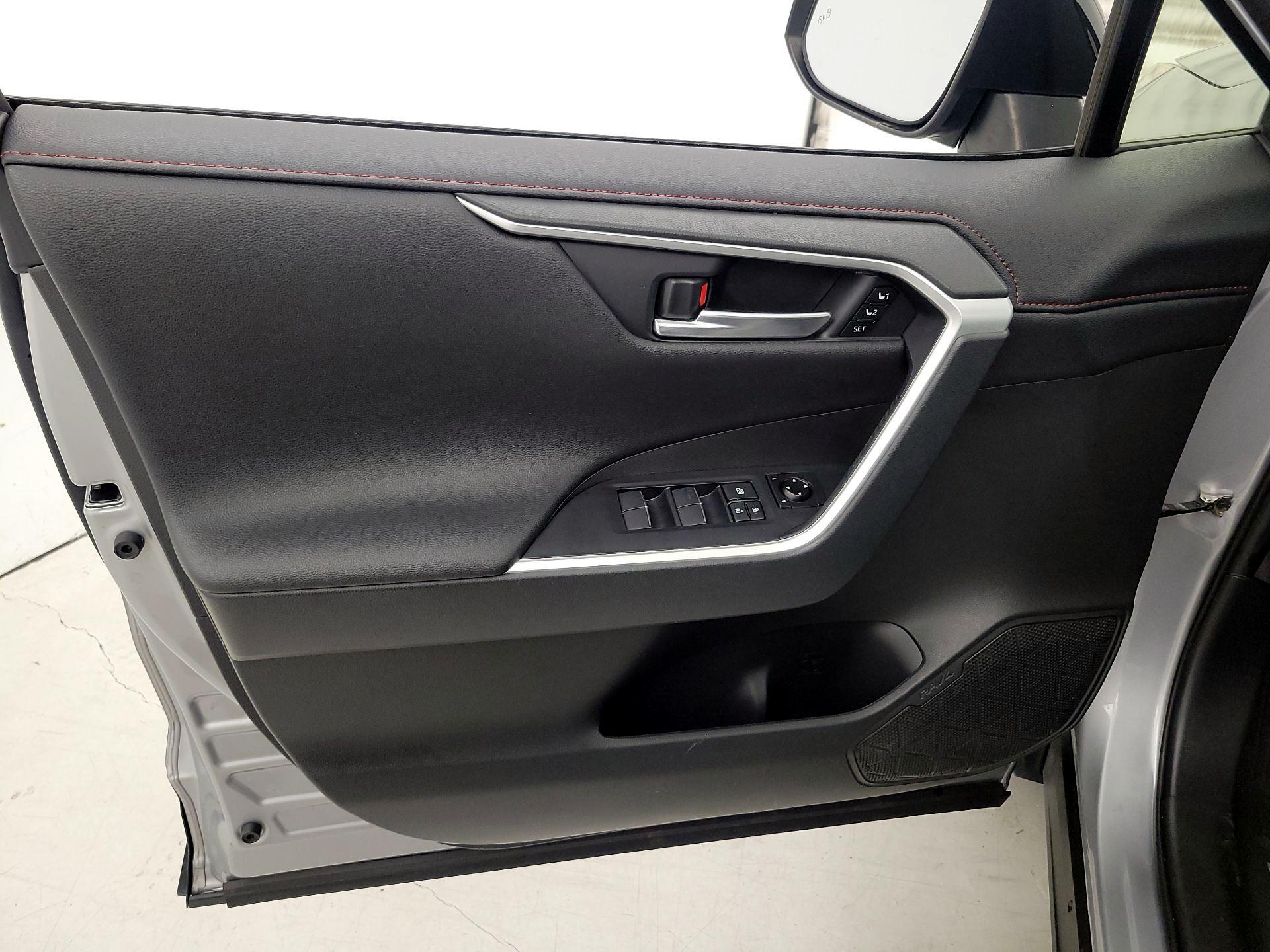 Thumbnail: 2021 Toyota RAV4 - 12