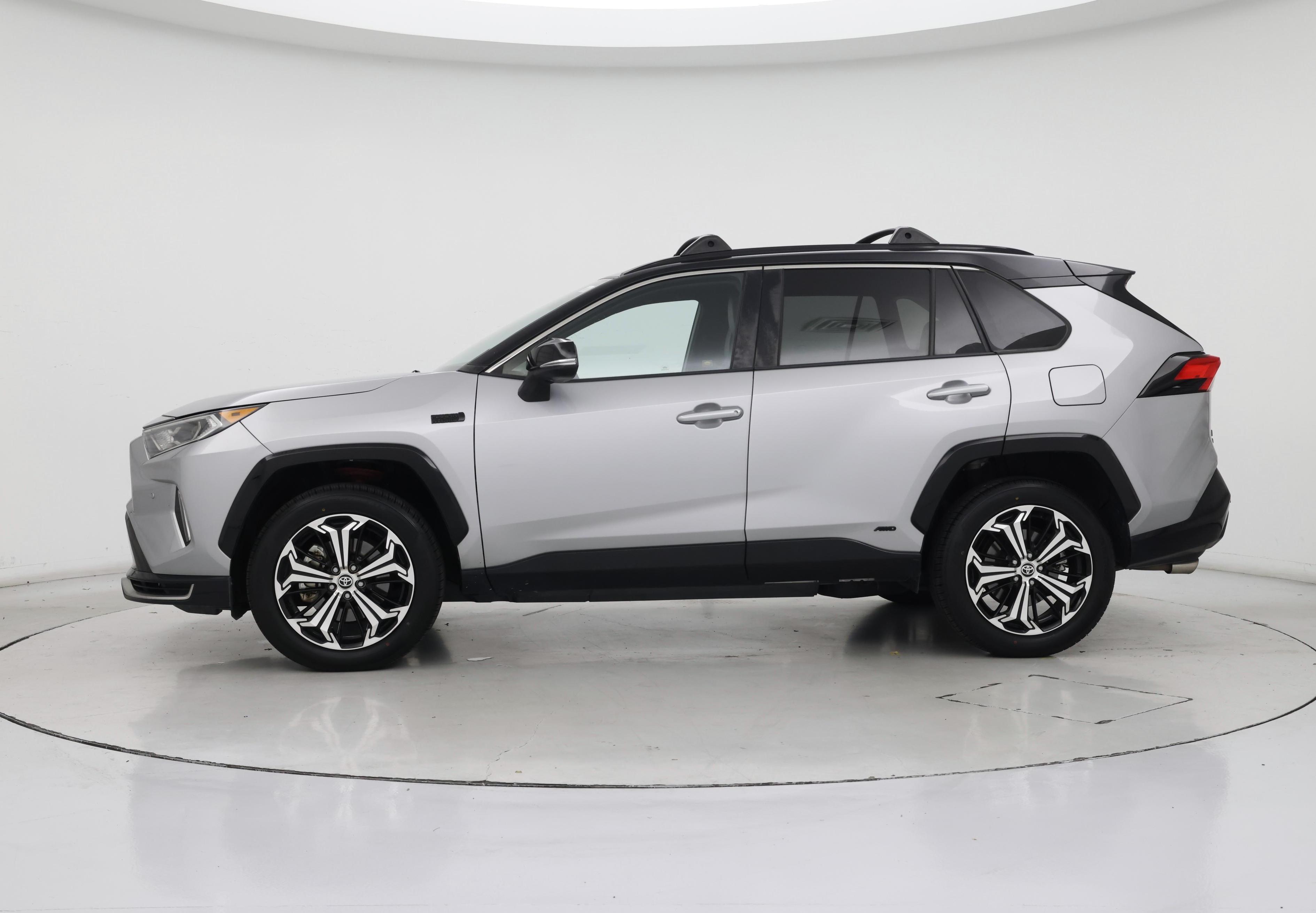 Thumbnail: 2021 Toyota RAV4 - 3