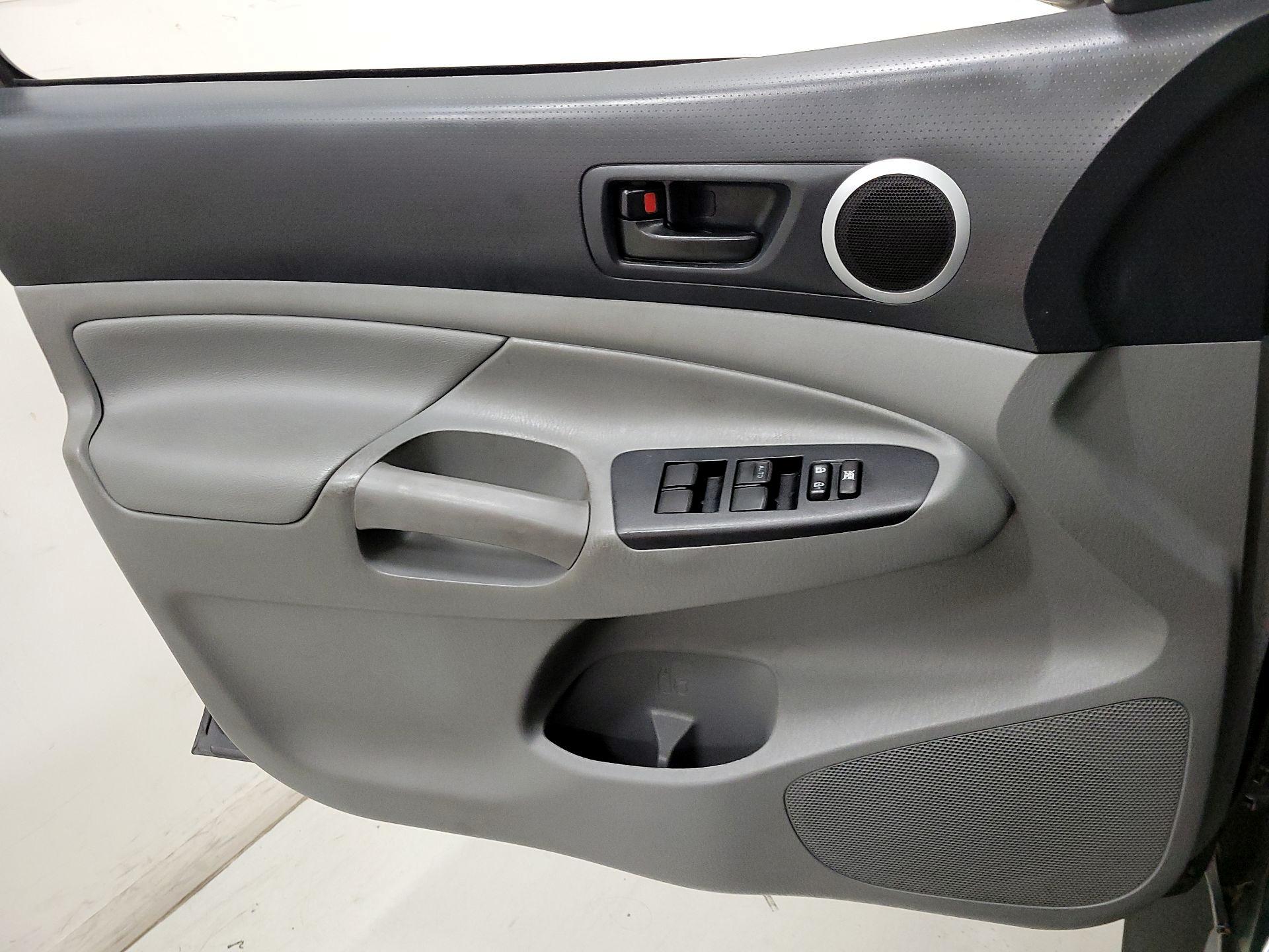 Thumbnail: 2014 Toyota Tacoma - 12