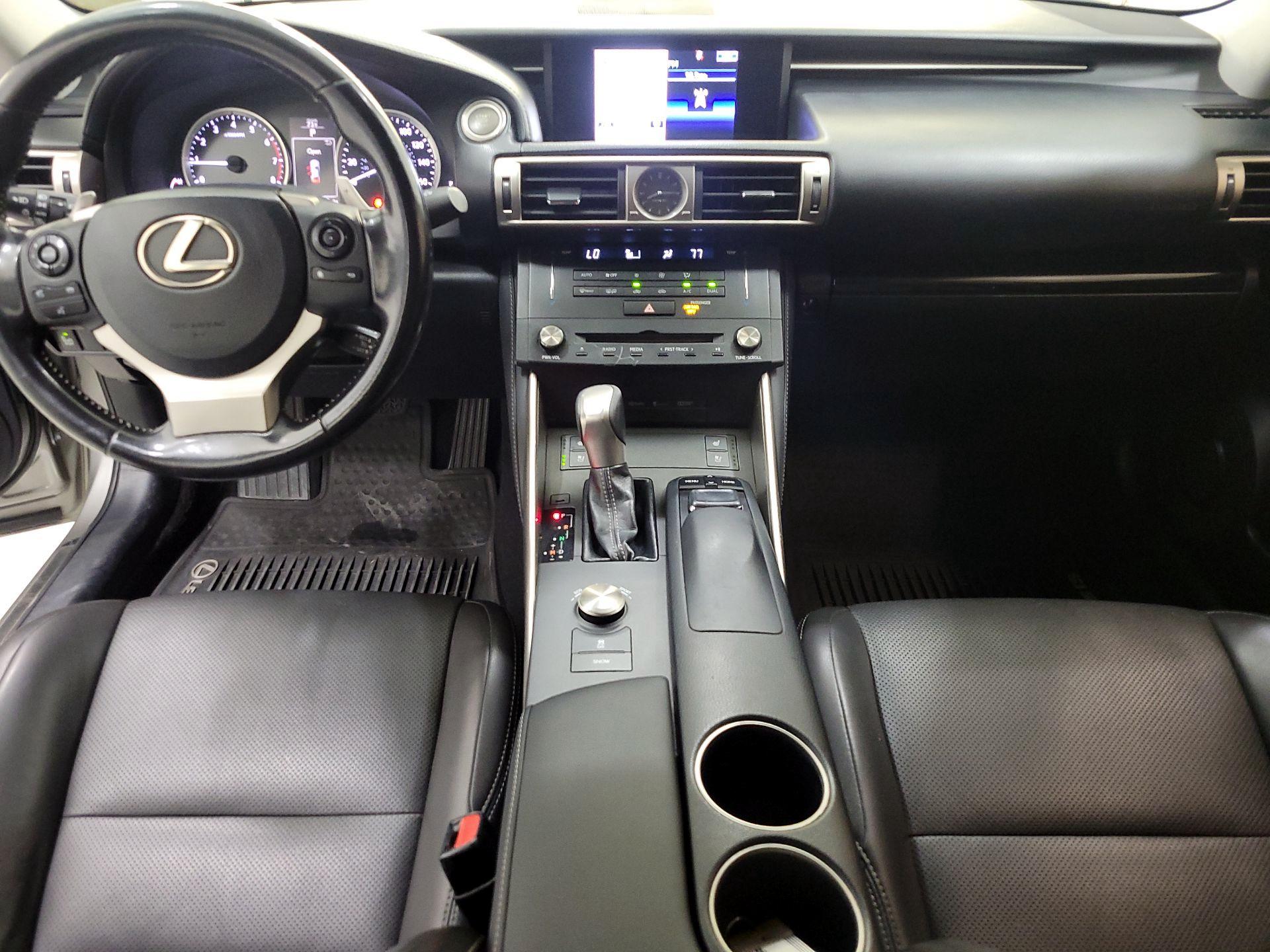 Thumbnail: 2016 Lexus IS - 9