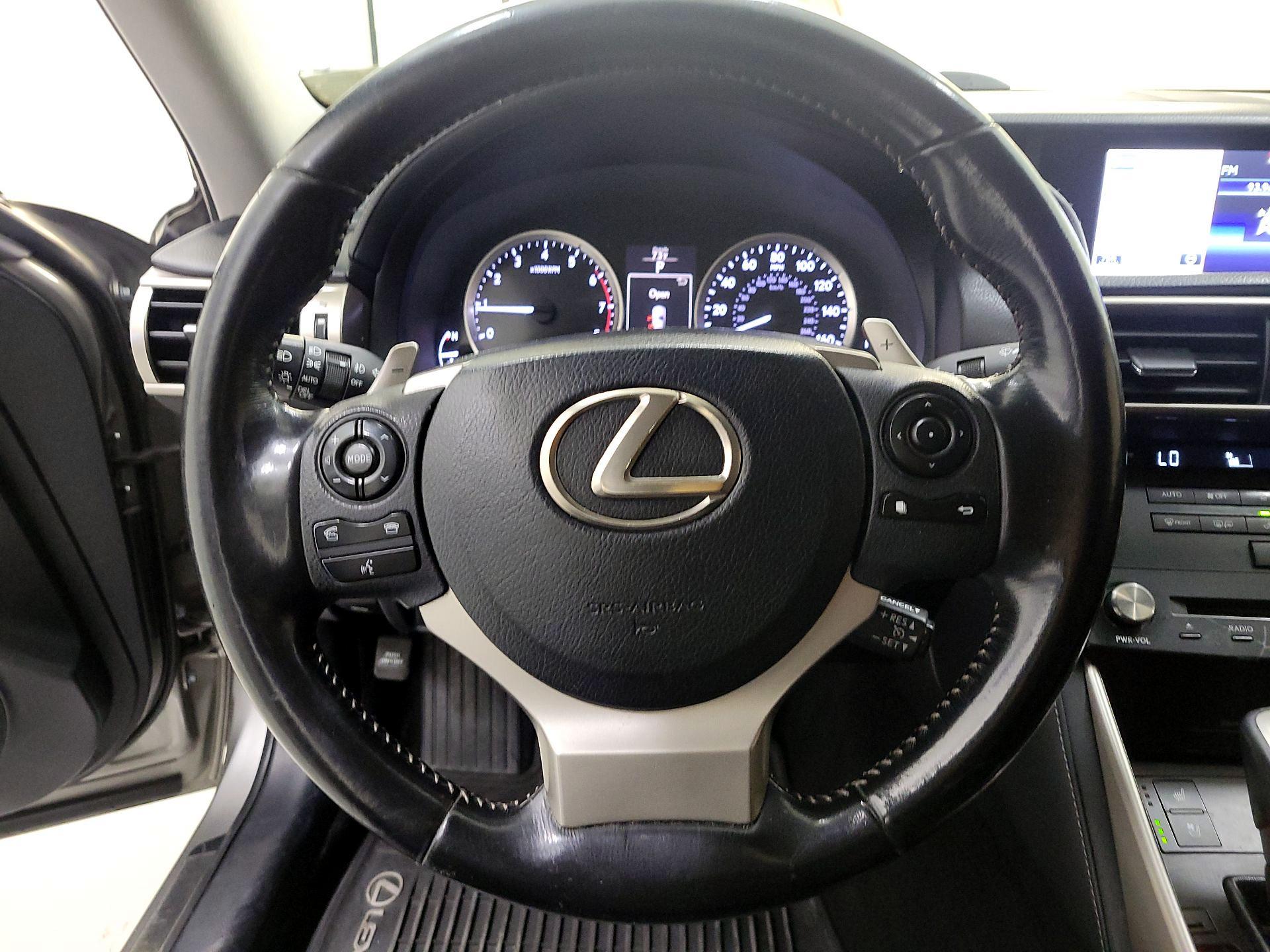 Thumbnail: 2016 Lexus IS - 10