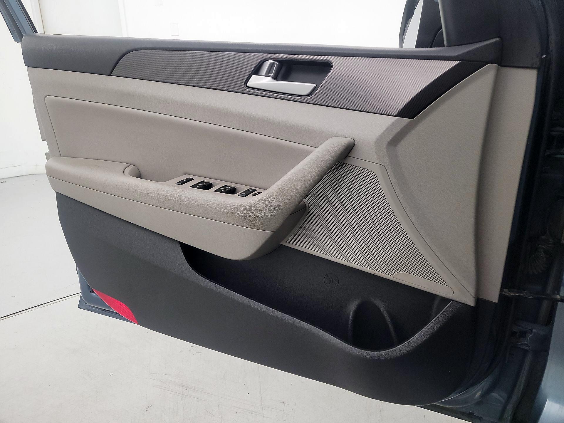 Thumbnail: 2016 Hyundai Sonata - 12