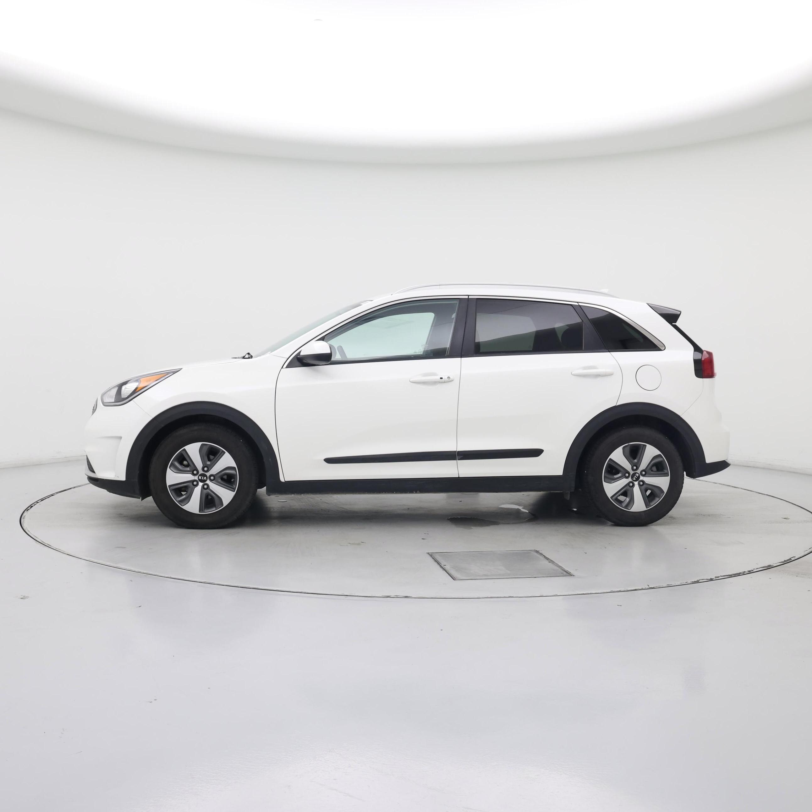 Thumbnail: 2019 Kia Niro - 3