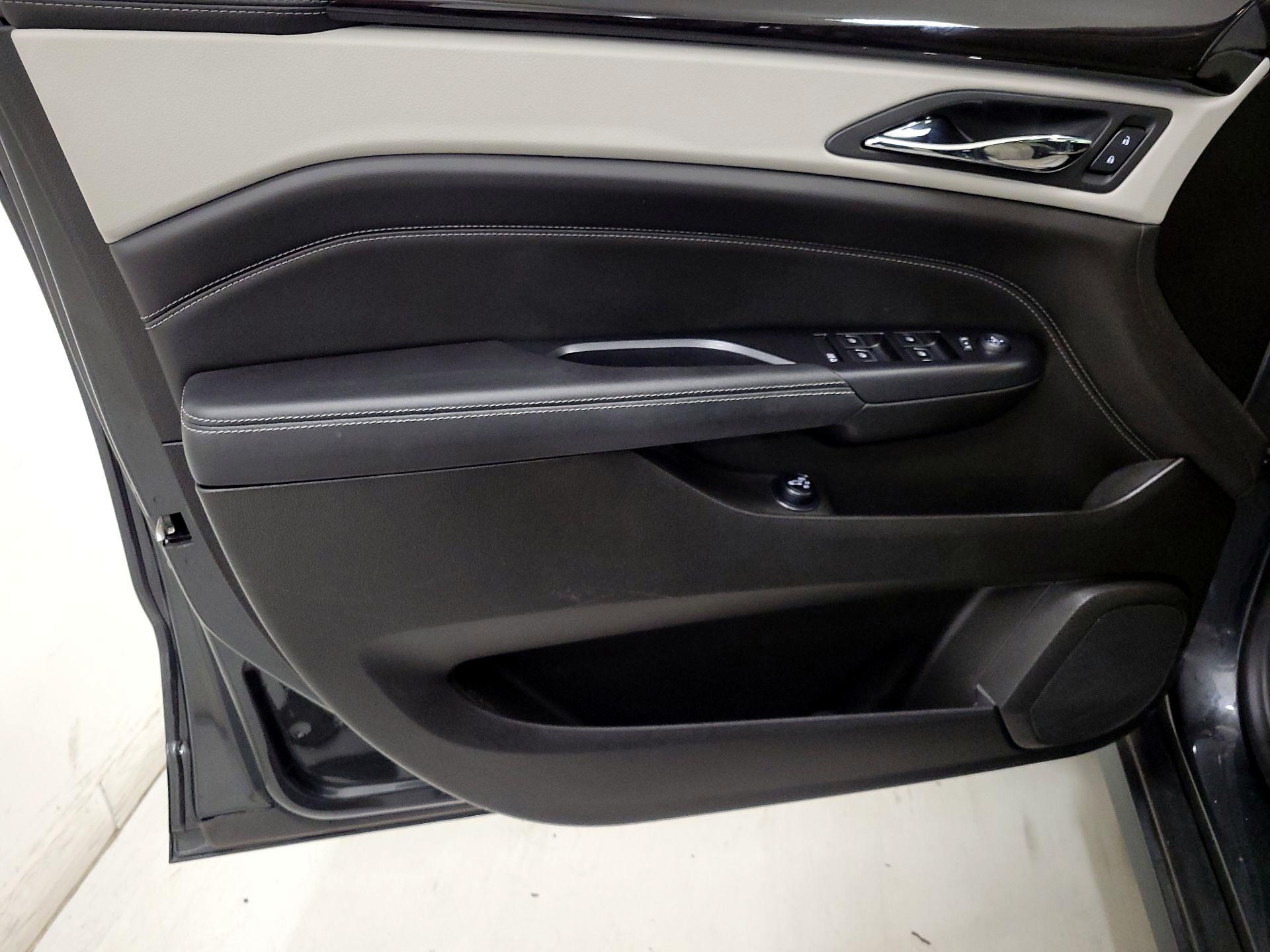 Thumbnail: 2014 Cadillac SRX - 12