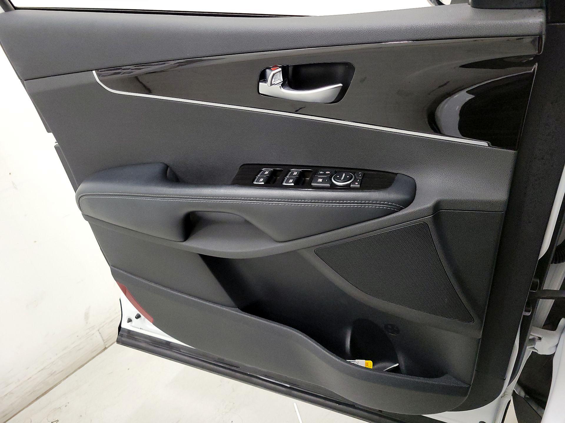 Thumbnail: 2019 Kia Sorento - 12