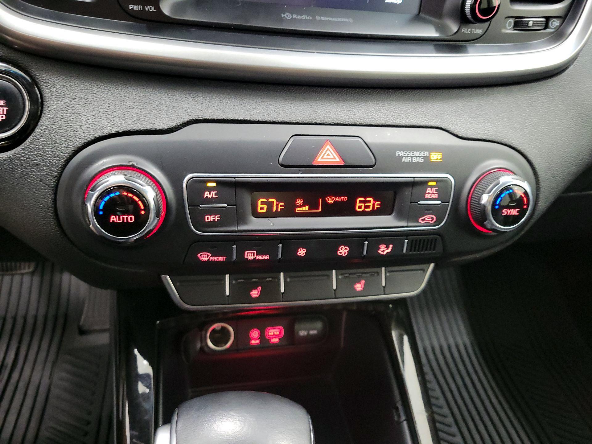 Thumbnail: 2019 Kia Sorento - 16