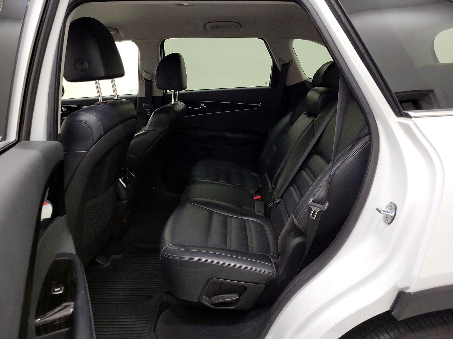 Thumbnail: 2019 Kia Sorento - 19