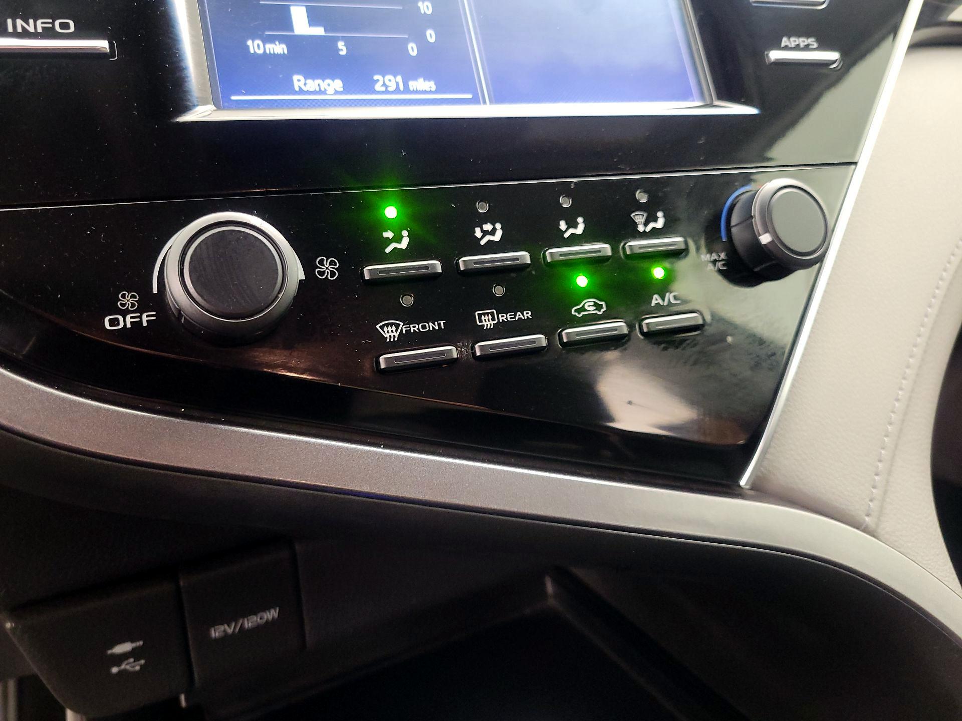 Thumbnail: 2018 Toyota Camry - 16