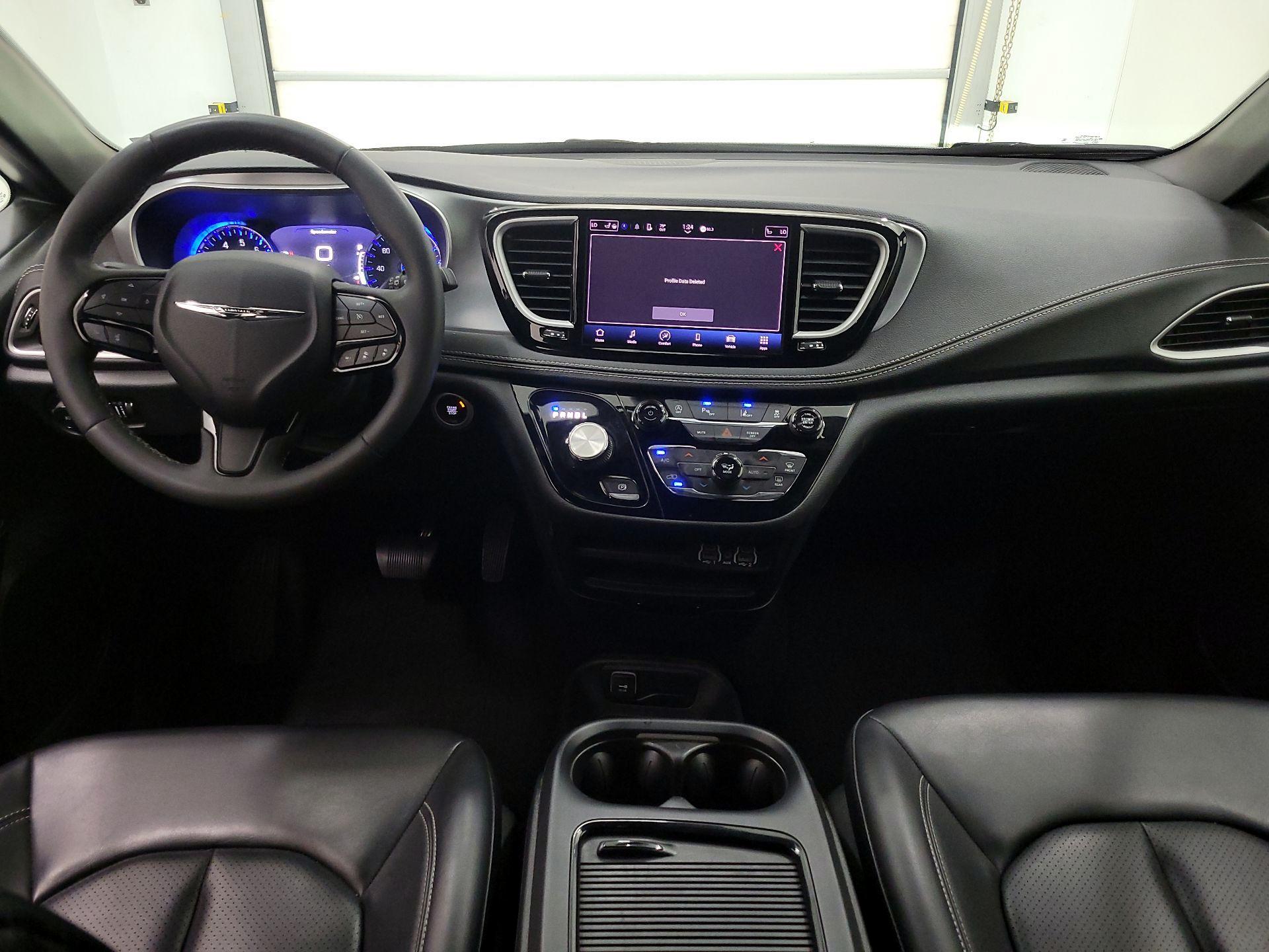 Thumbnail: 2023 Chrysler Pacifica - 9