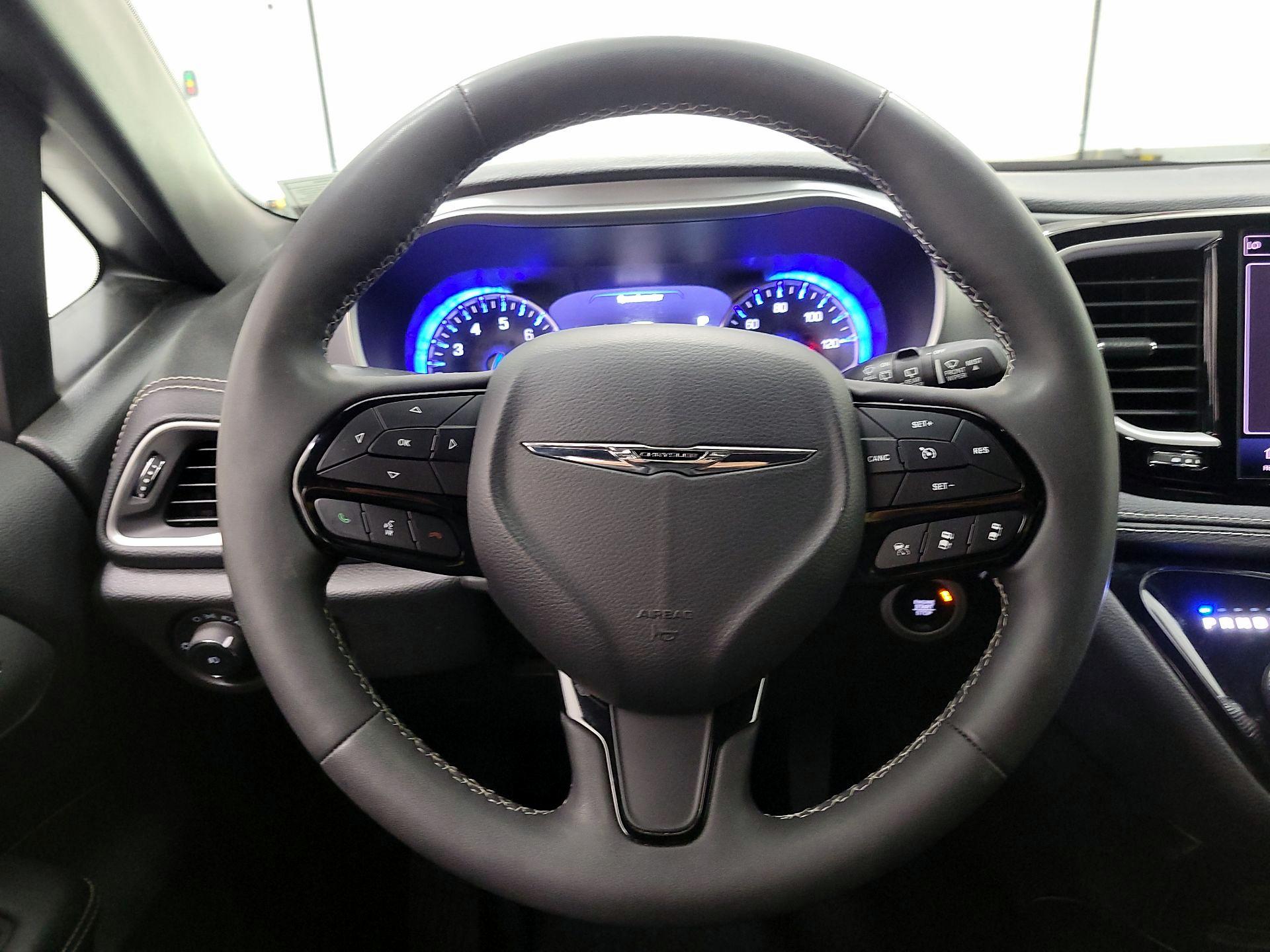 Thumbnail: 2023 Chrysler Pacifica - 10