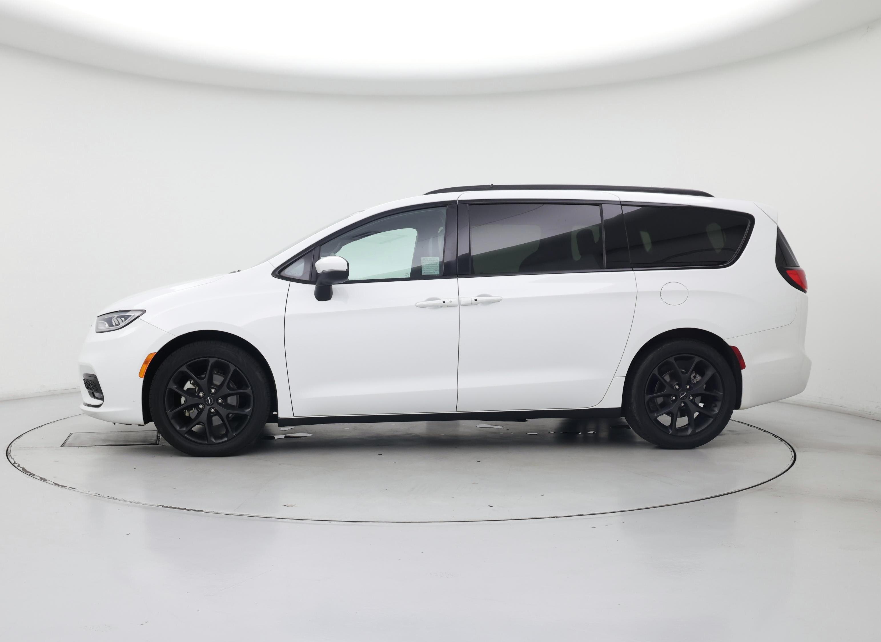 Thumbnail: 2023 Chrysler Pacifica - 3