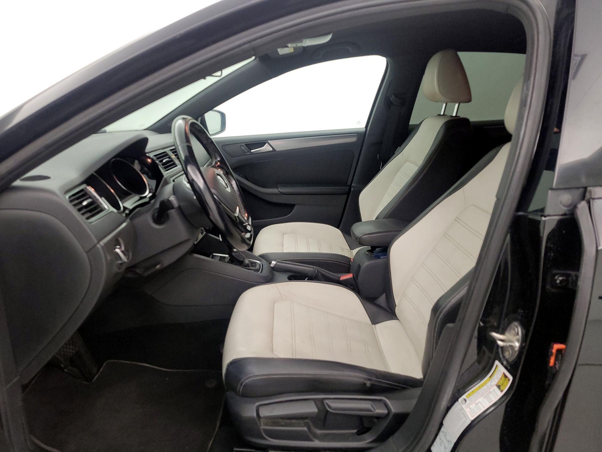 Thumbnail: 2016 Volkswagen Jetta - 11