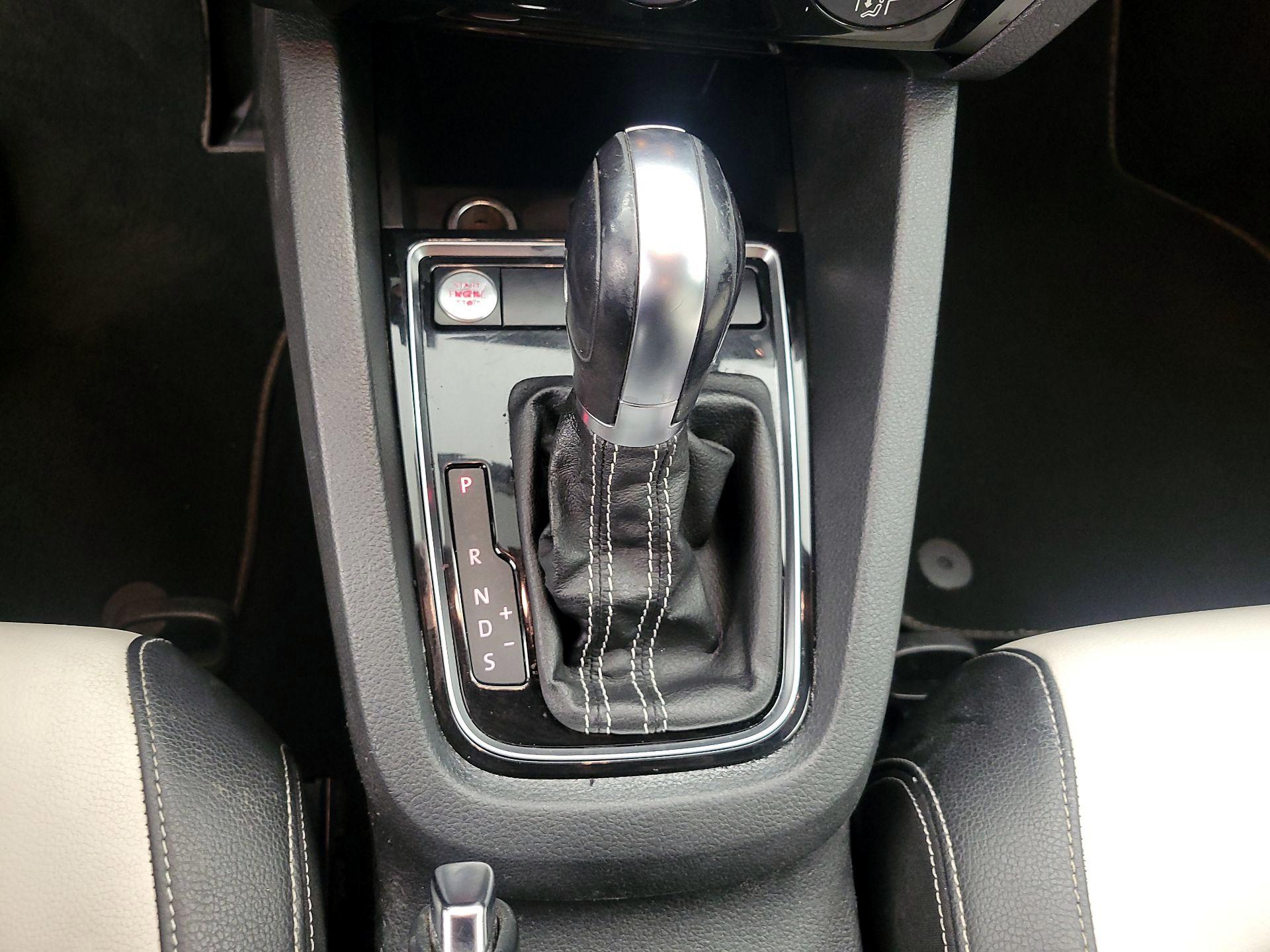 Thumbnail: 2016 Volkswagen Jetta - 18
