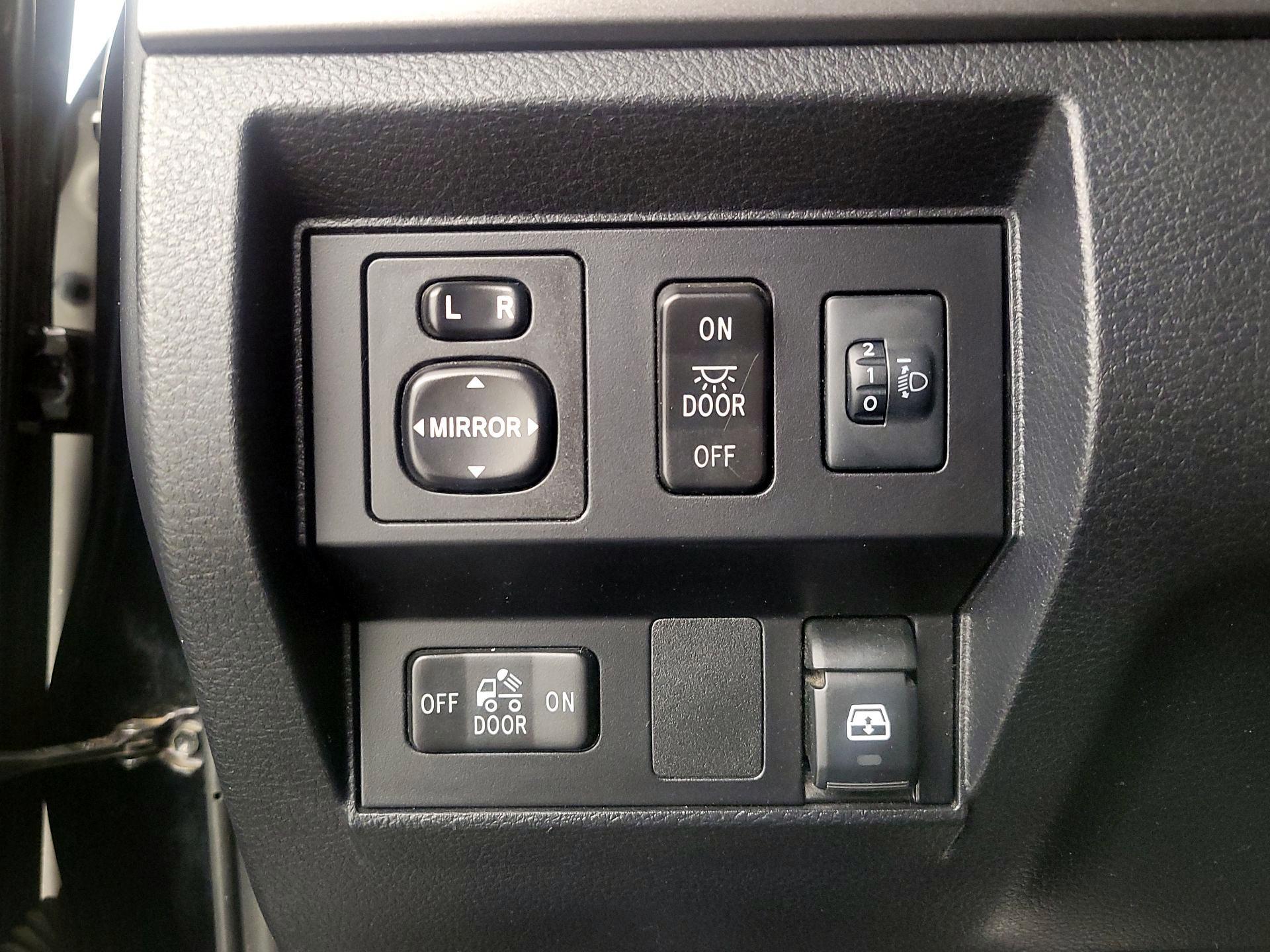 Thumbnail: 2016 Toyota Tundra - 13