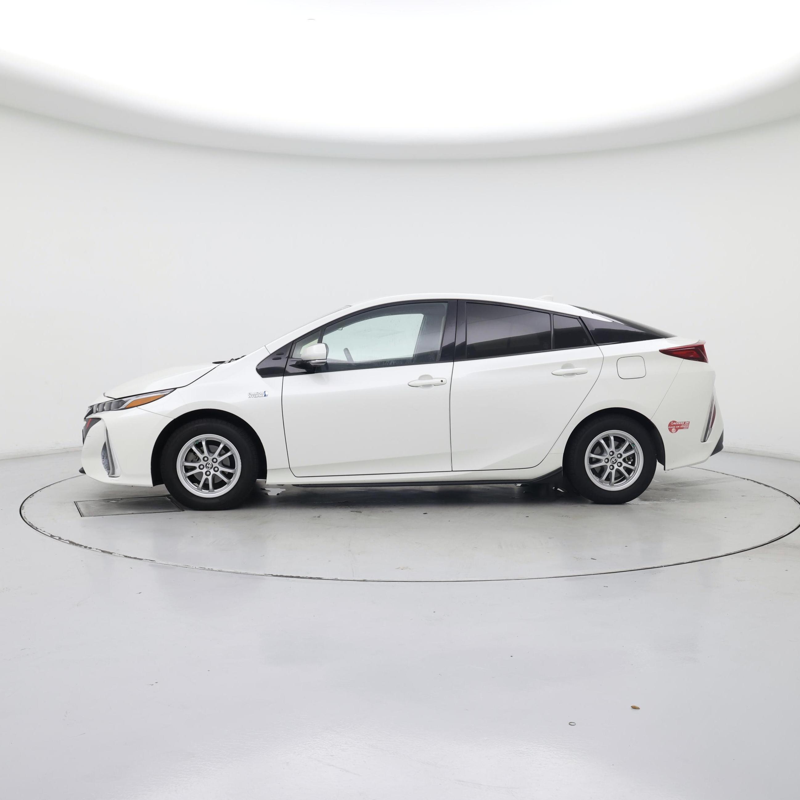 Thumbnail: 2018 Toyota Prius Prime - 3