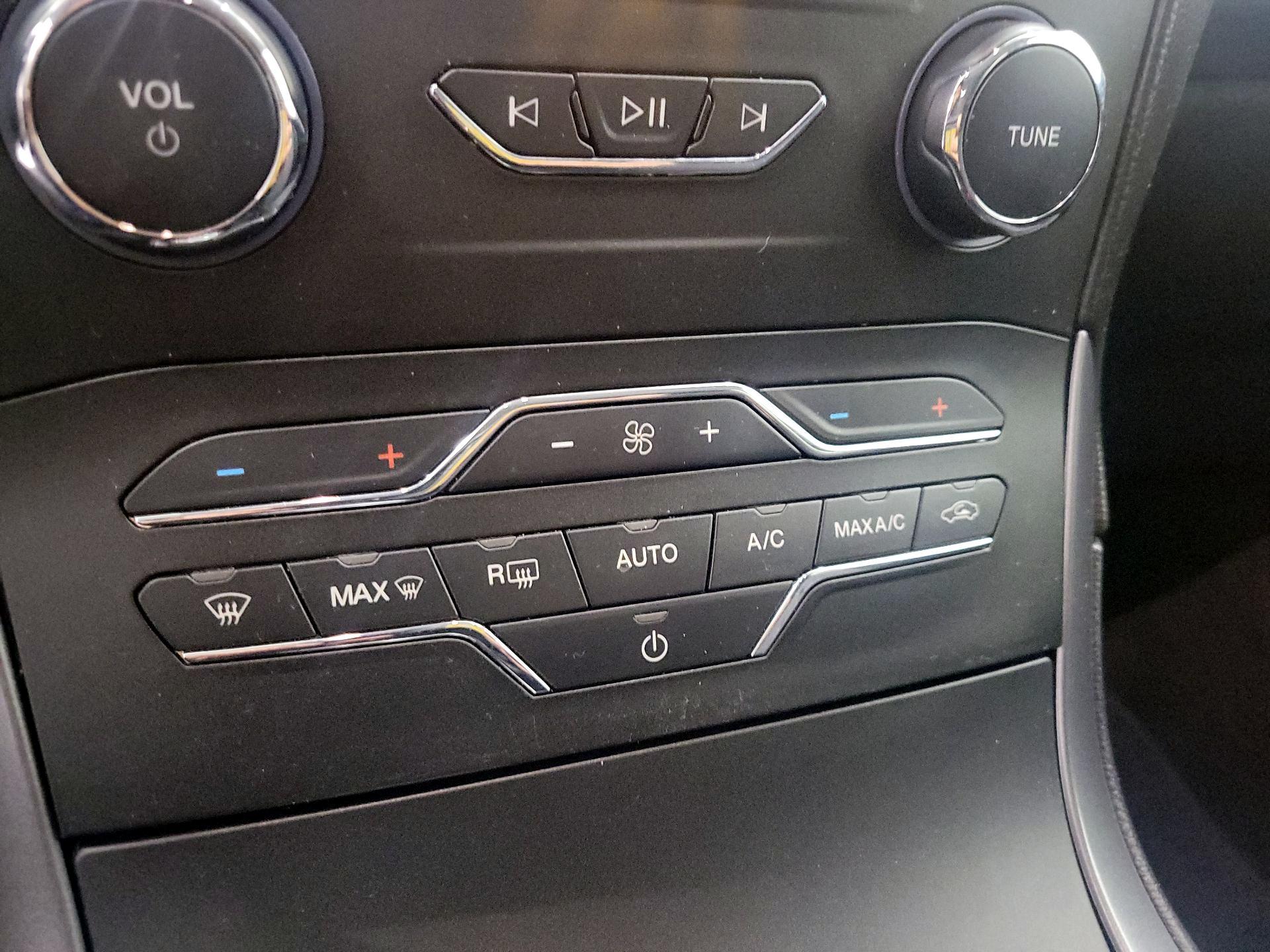 Thumbnail: 2020 Ford Edge - 16