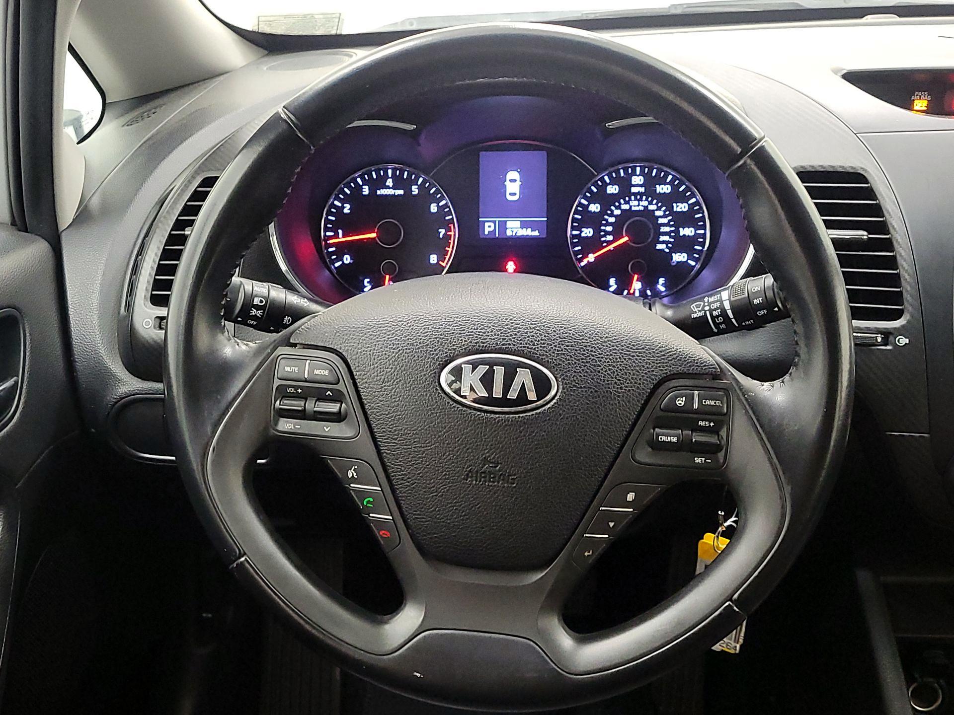 Thumbnail: 2016 Kia Forte - 10