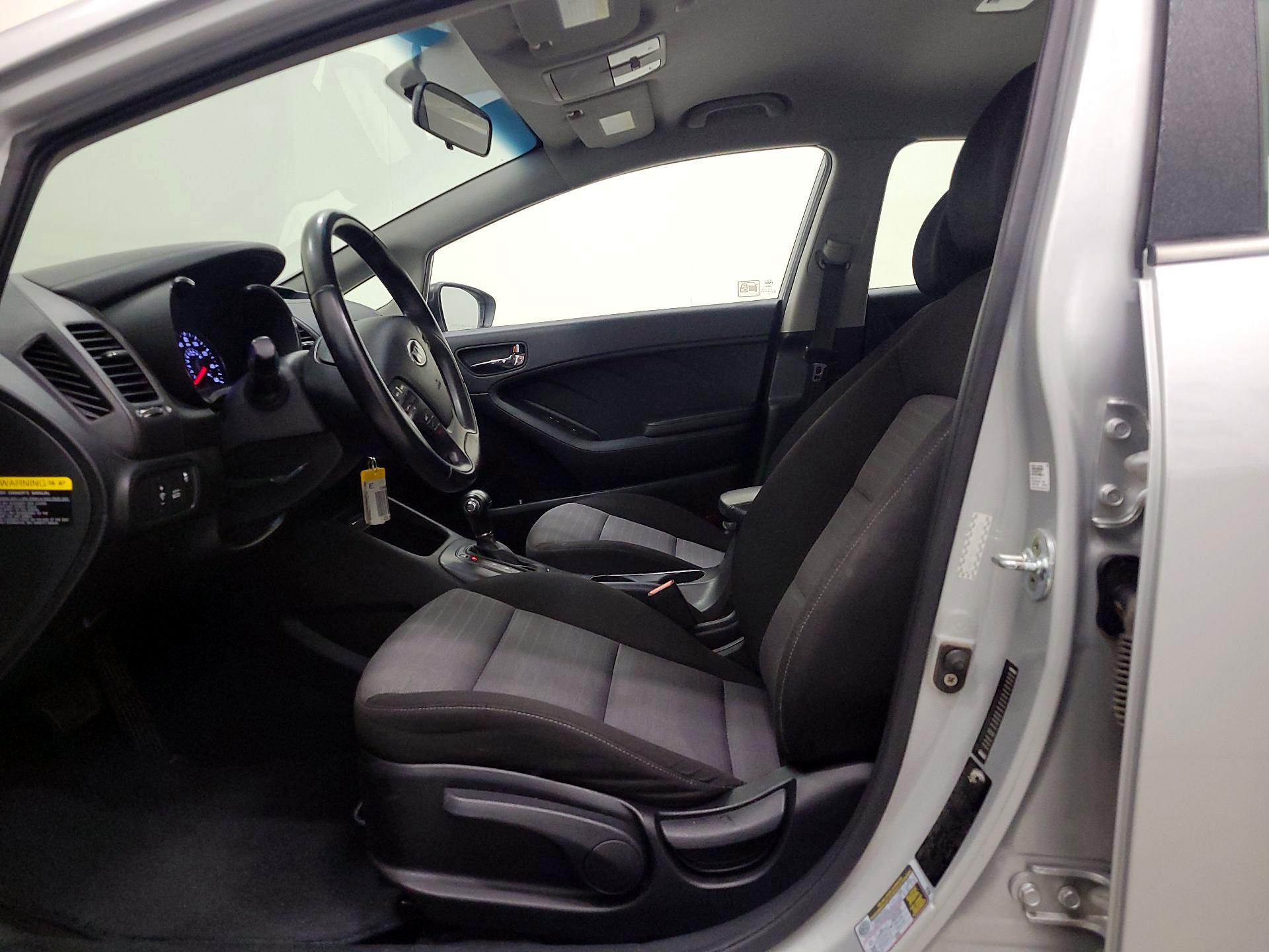 Thumbnail: 2016 Kia Forte - 11
