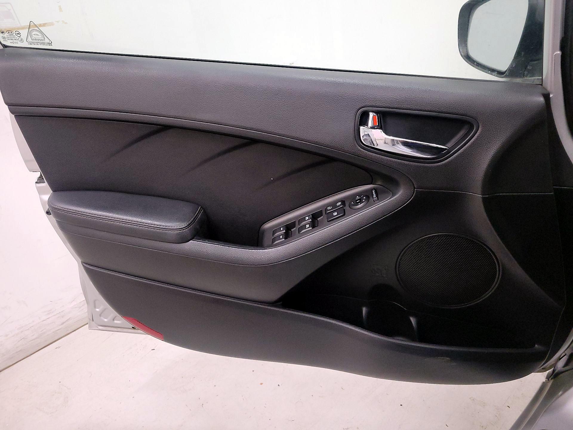Thumbnail: 2016 Kia Forte - 12