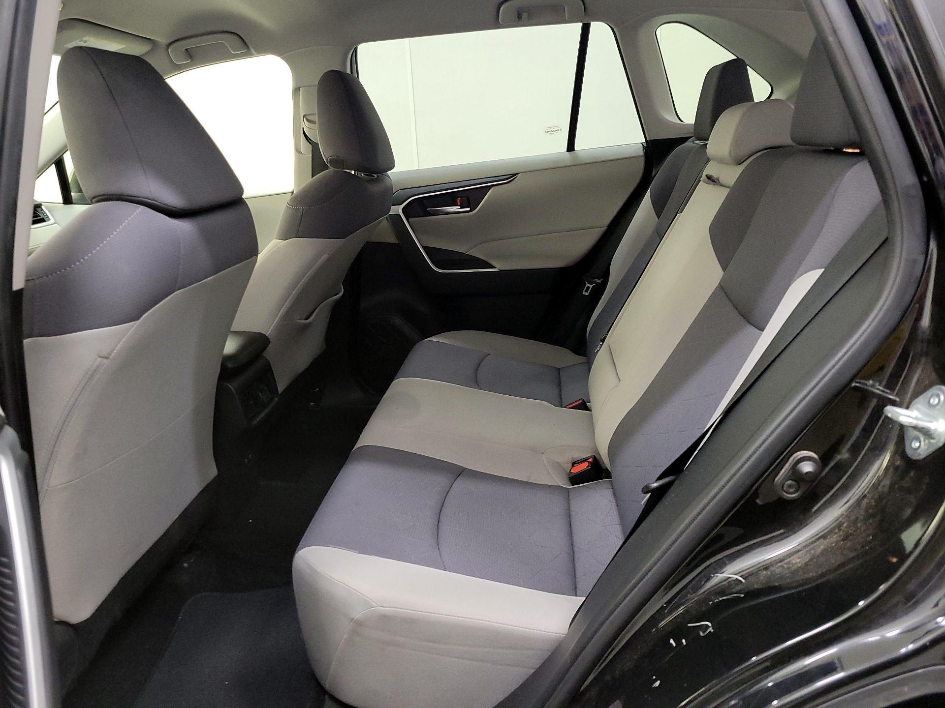 Thumbnail: 2020 Toyota RAV4 - 19