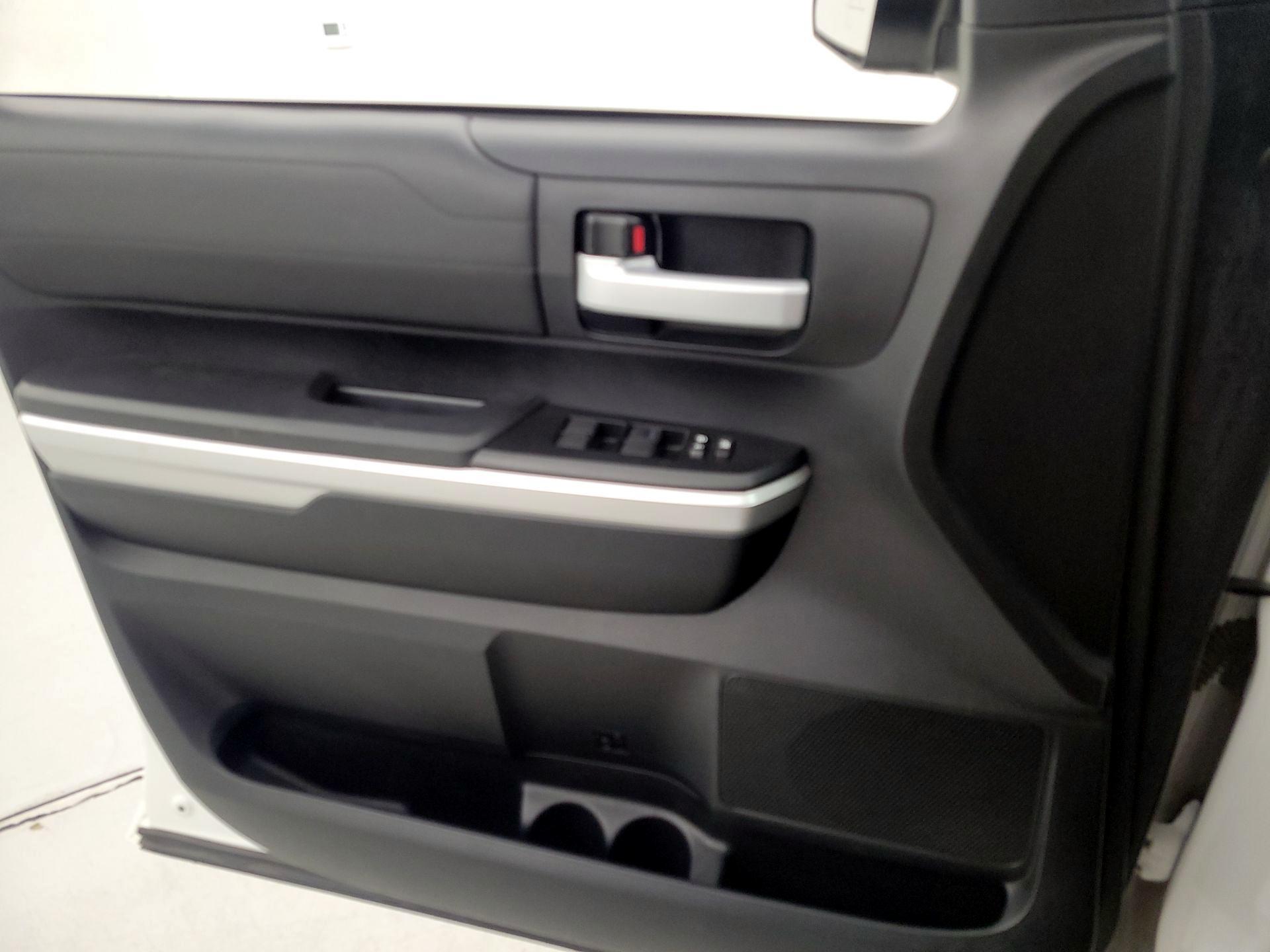 Thumbnail: 2016 Toyota Tundra - 12