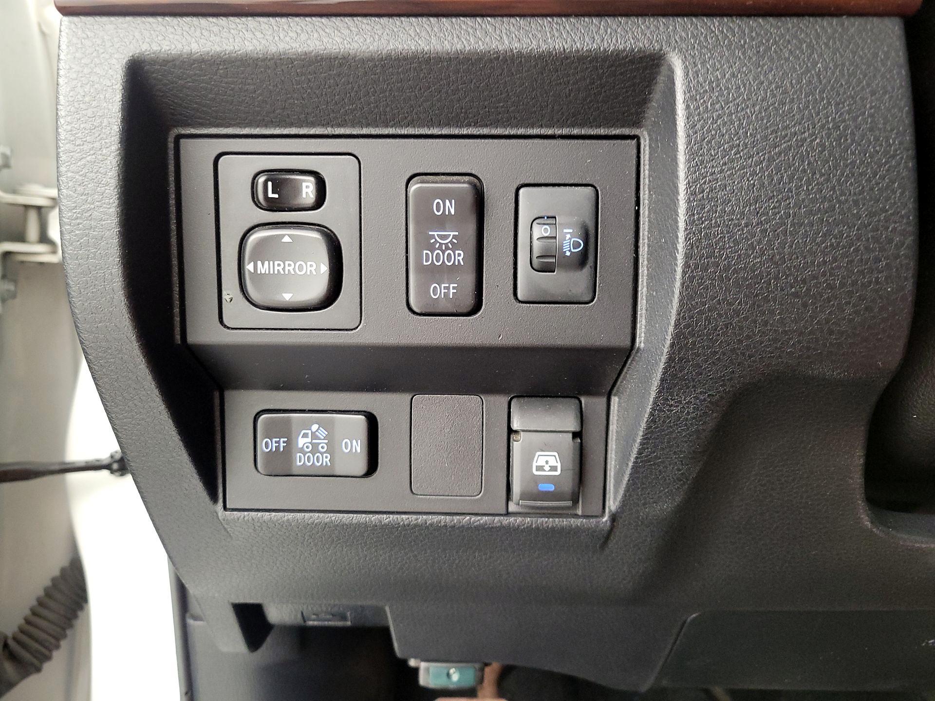 Thumbnail: 2016 Toyota Tundra - 13