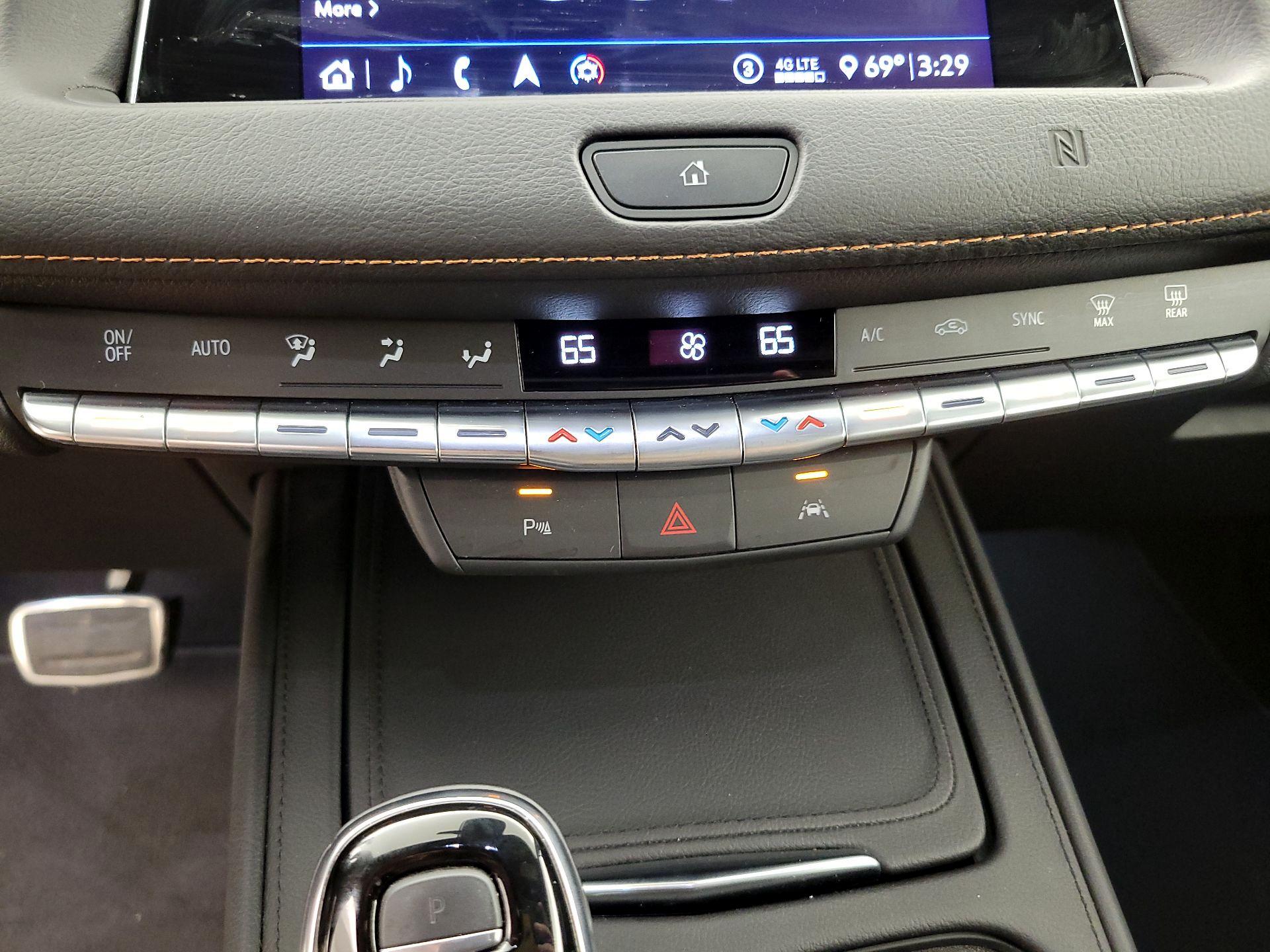 Thumbnail: 2020 Cadillac XT4 - 17