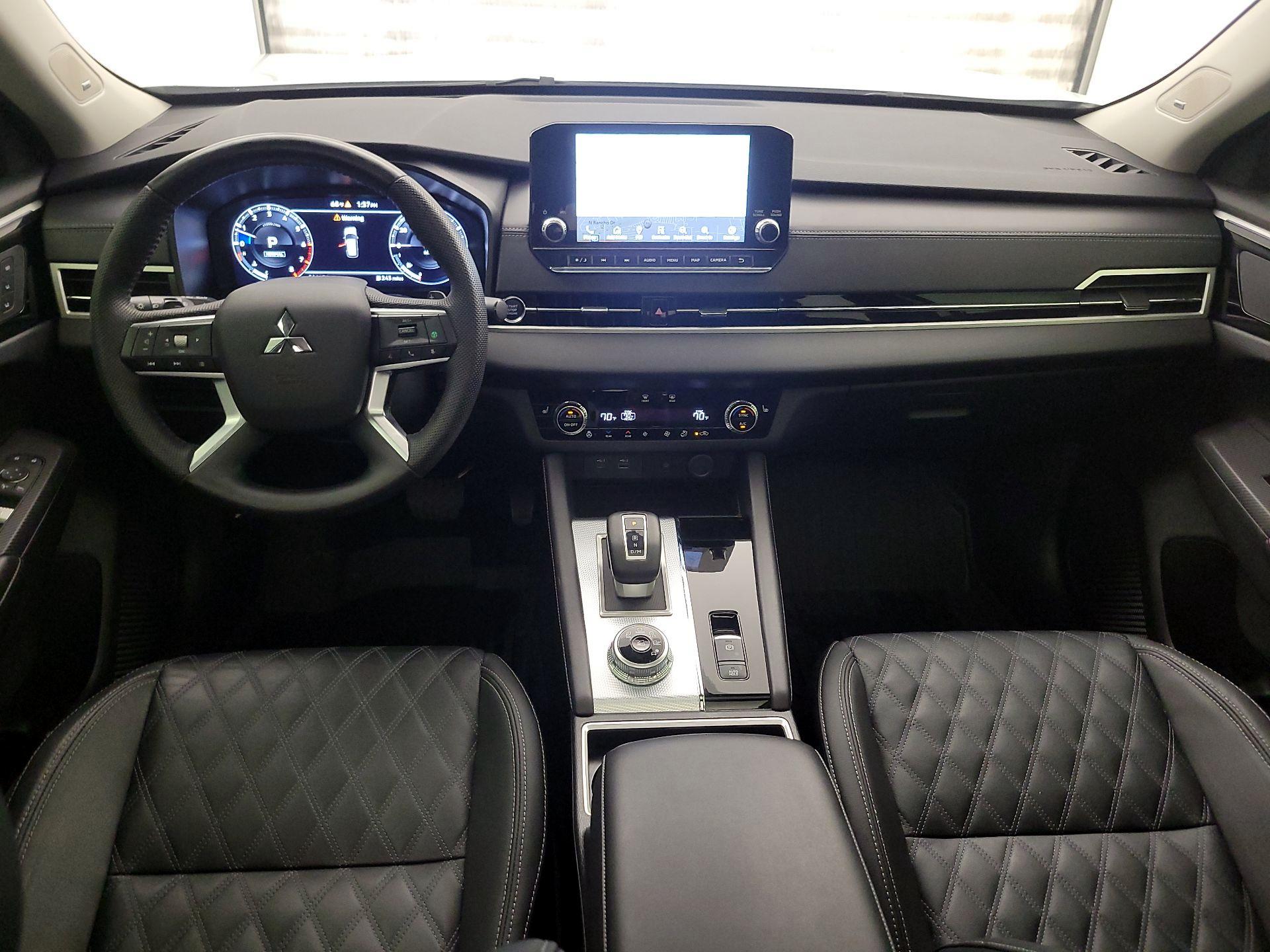 Thumbnail: 2023 Mitsubishi Outlander - 9