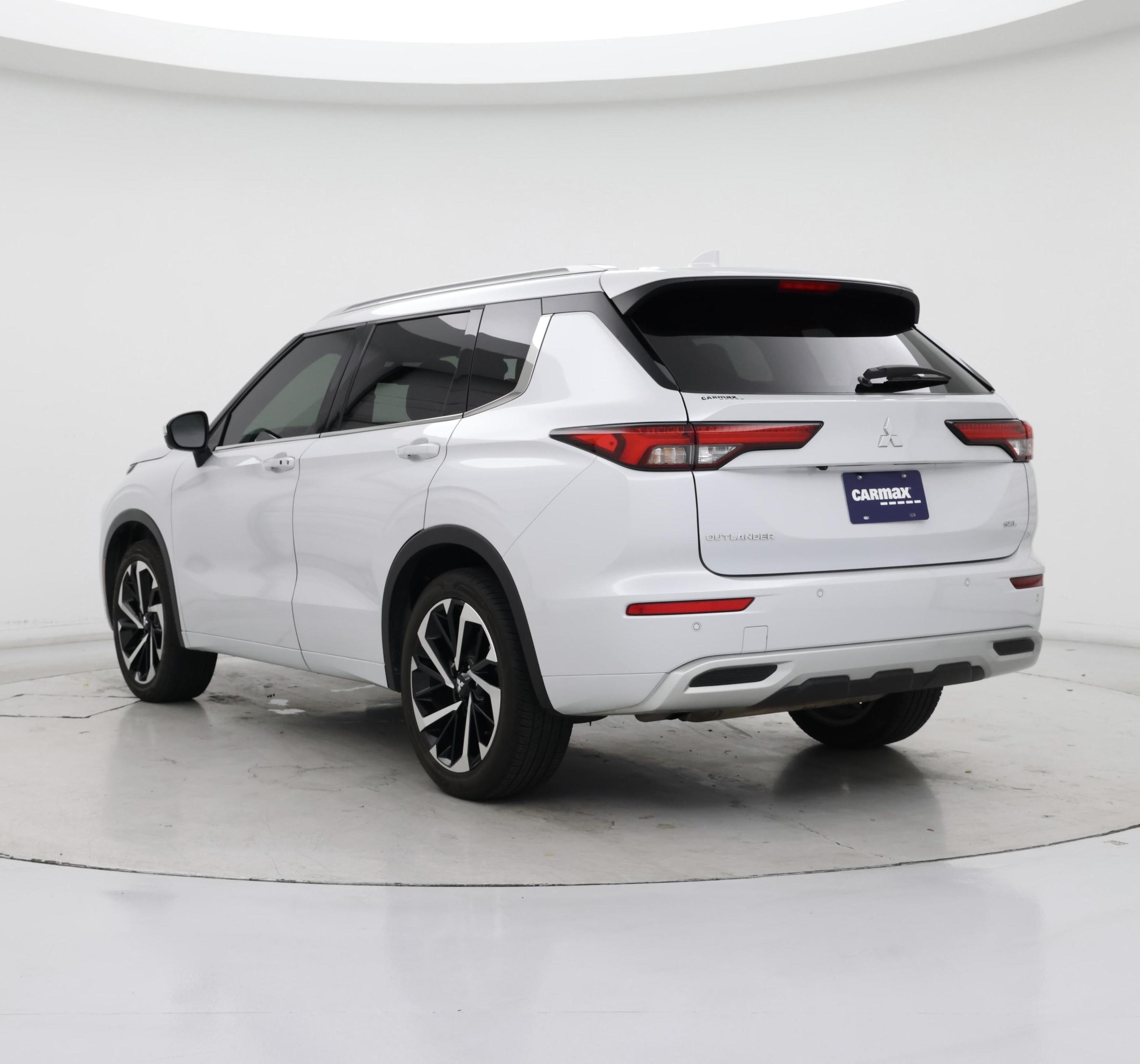 Thumbnail: 2023 Mitsubishi Outlander - 2