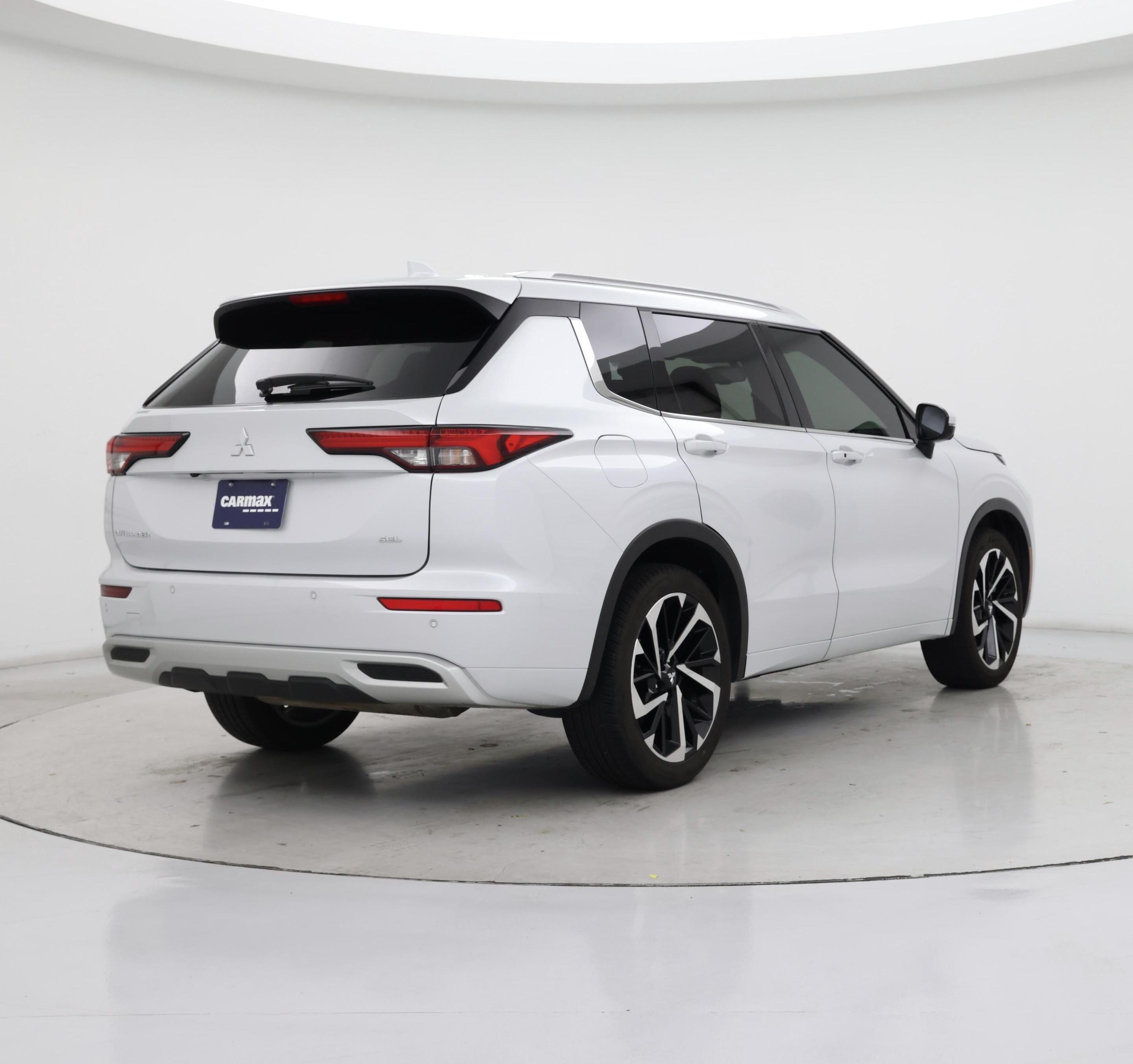 Thumbnail: 2023 Mitsubishi Outlander - 8