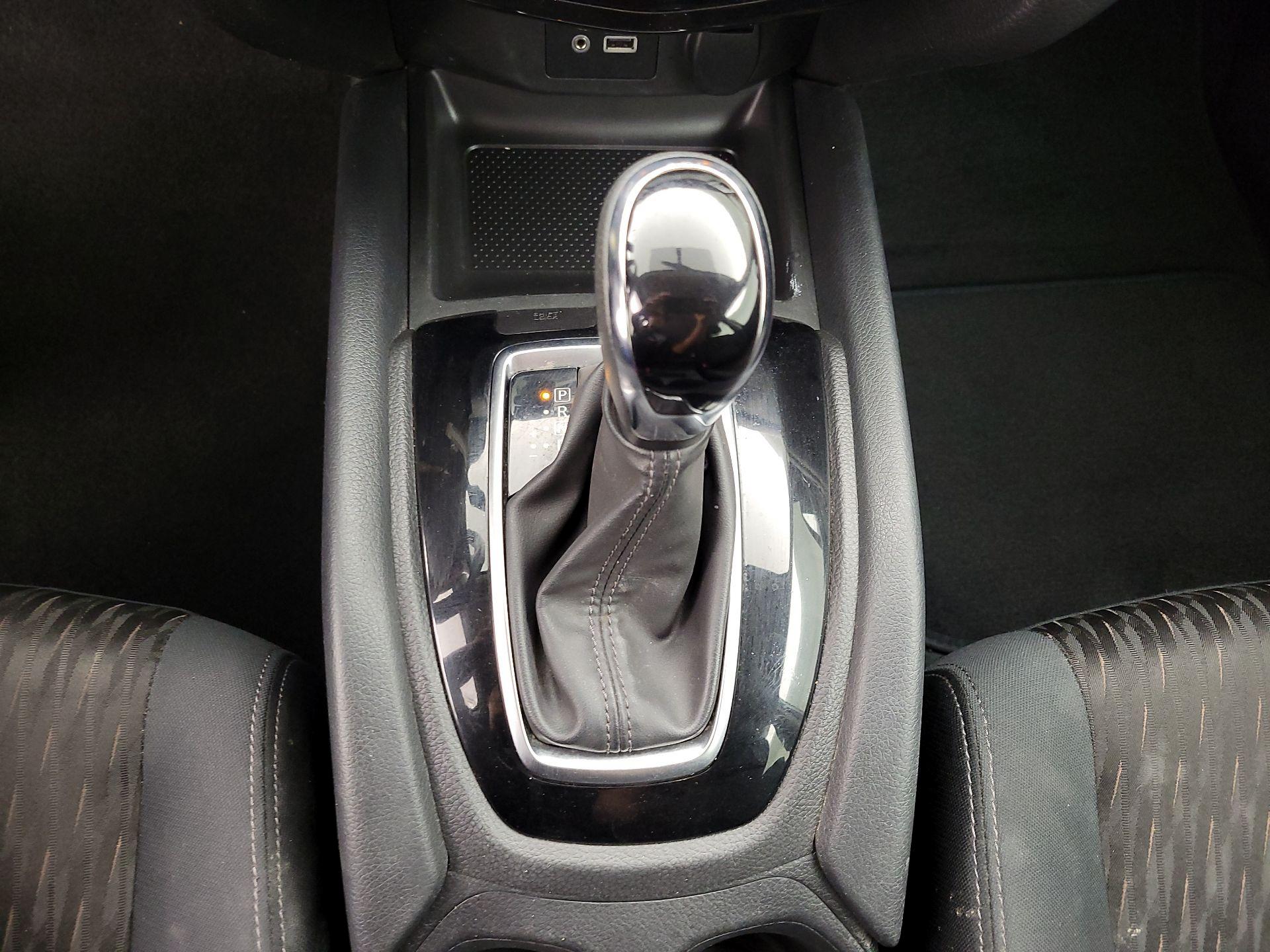 Thumbnail: 2018 Nissan Rogue - 17