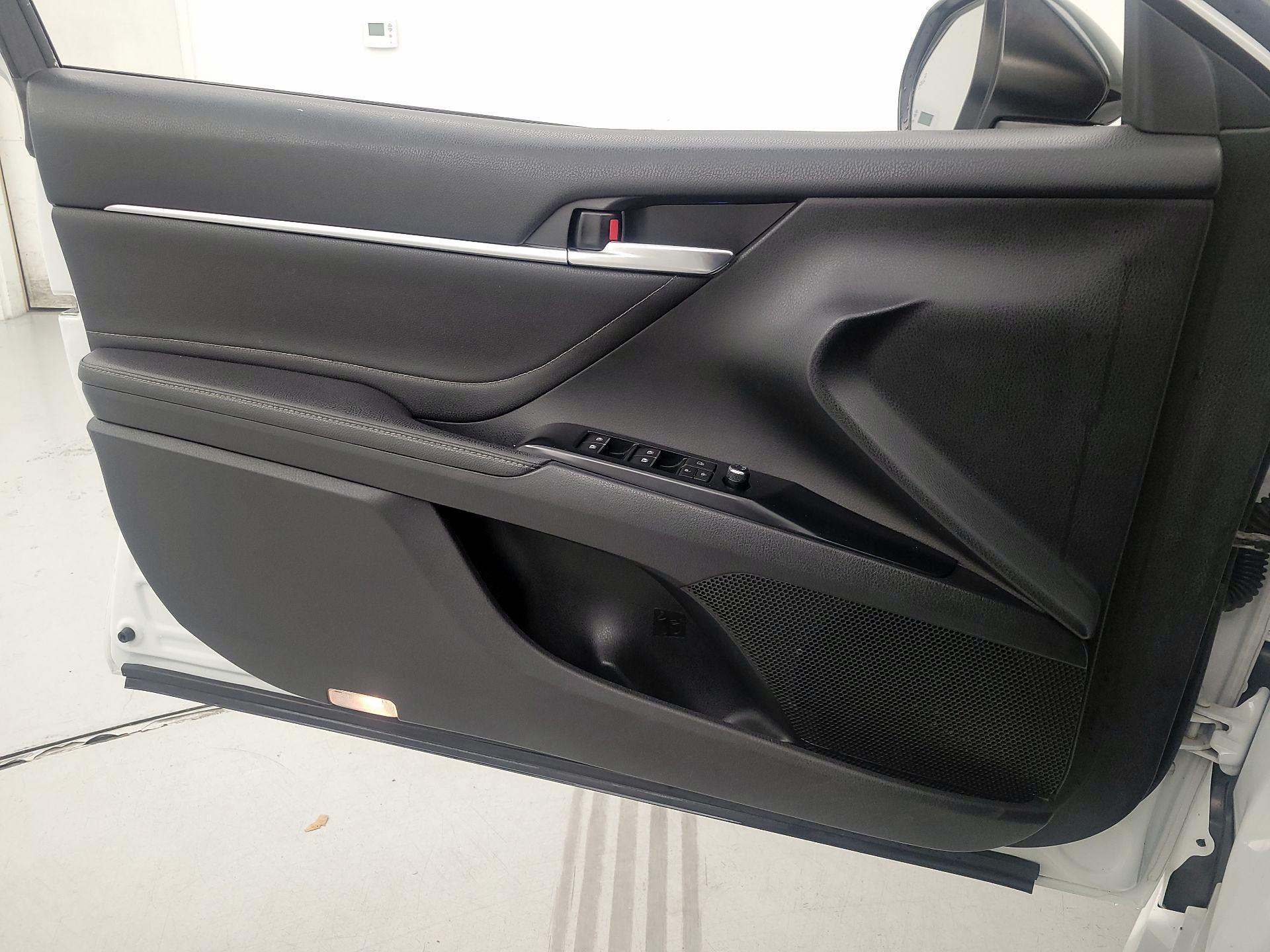Thumbnail: 2018 Toyota Camry - 10