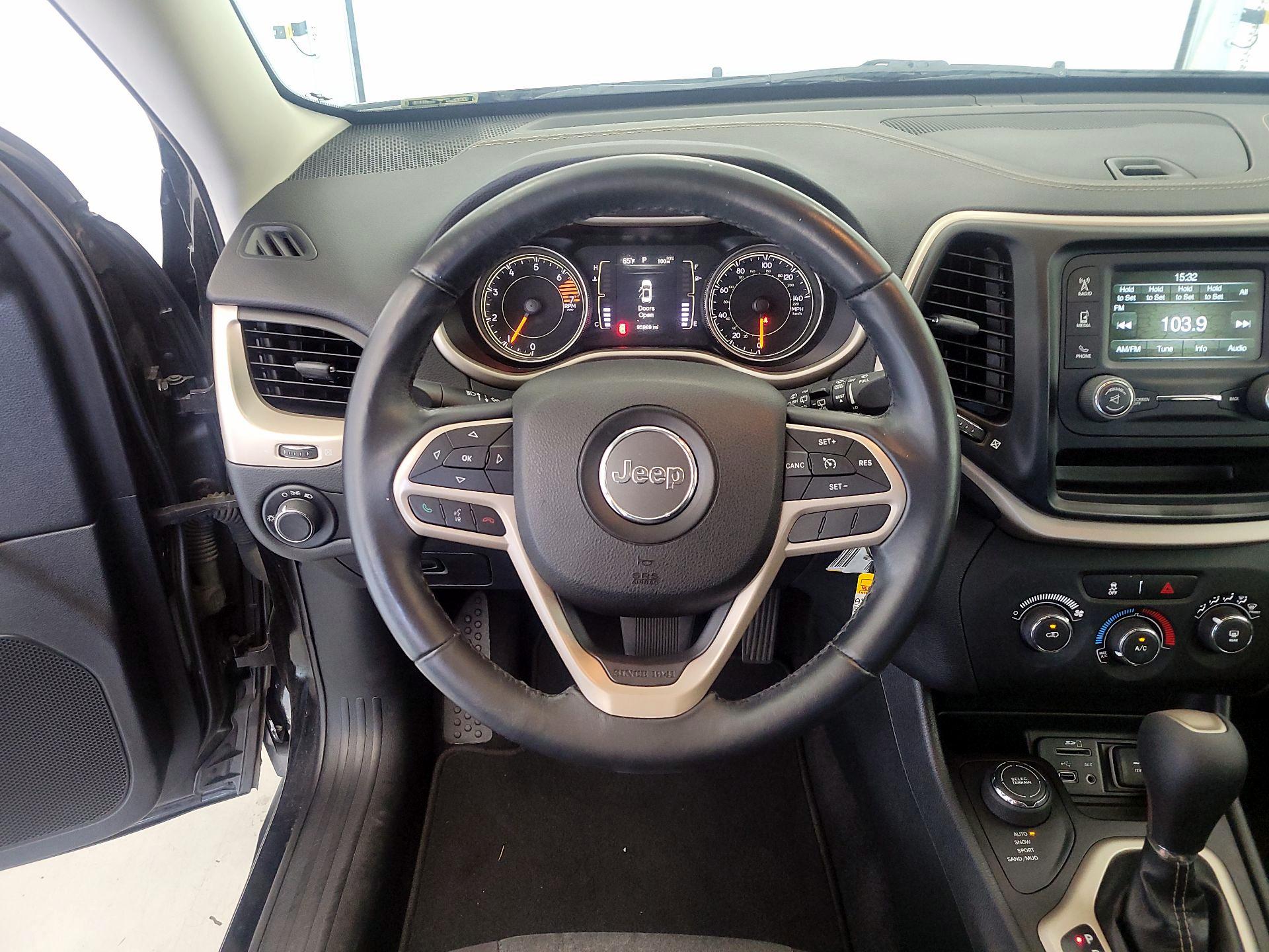 Thumbnail: 2017 Jeep Cherokee - 10