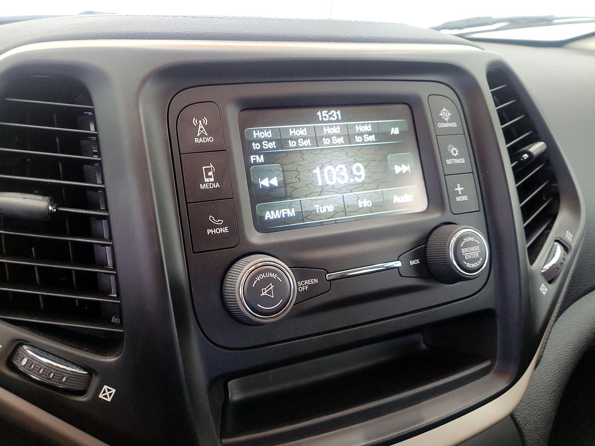 Thumbnail: 2017 Jeep Cherokee - 14