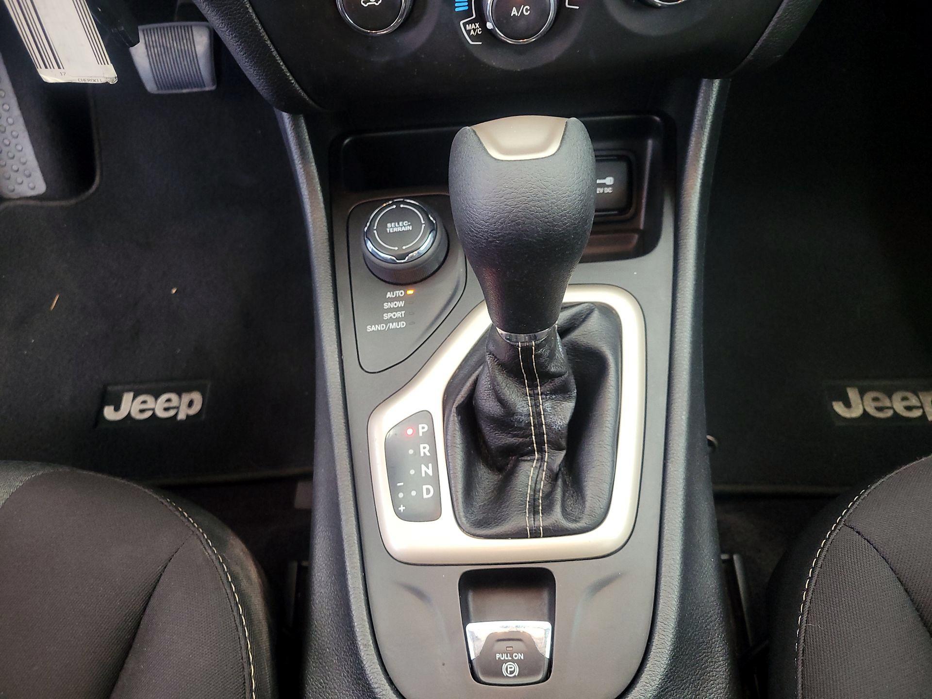 Thumbnail: 2017 Jeep Cherokee - 16