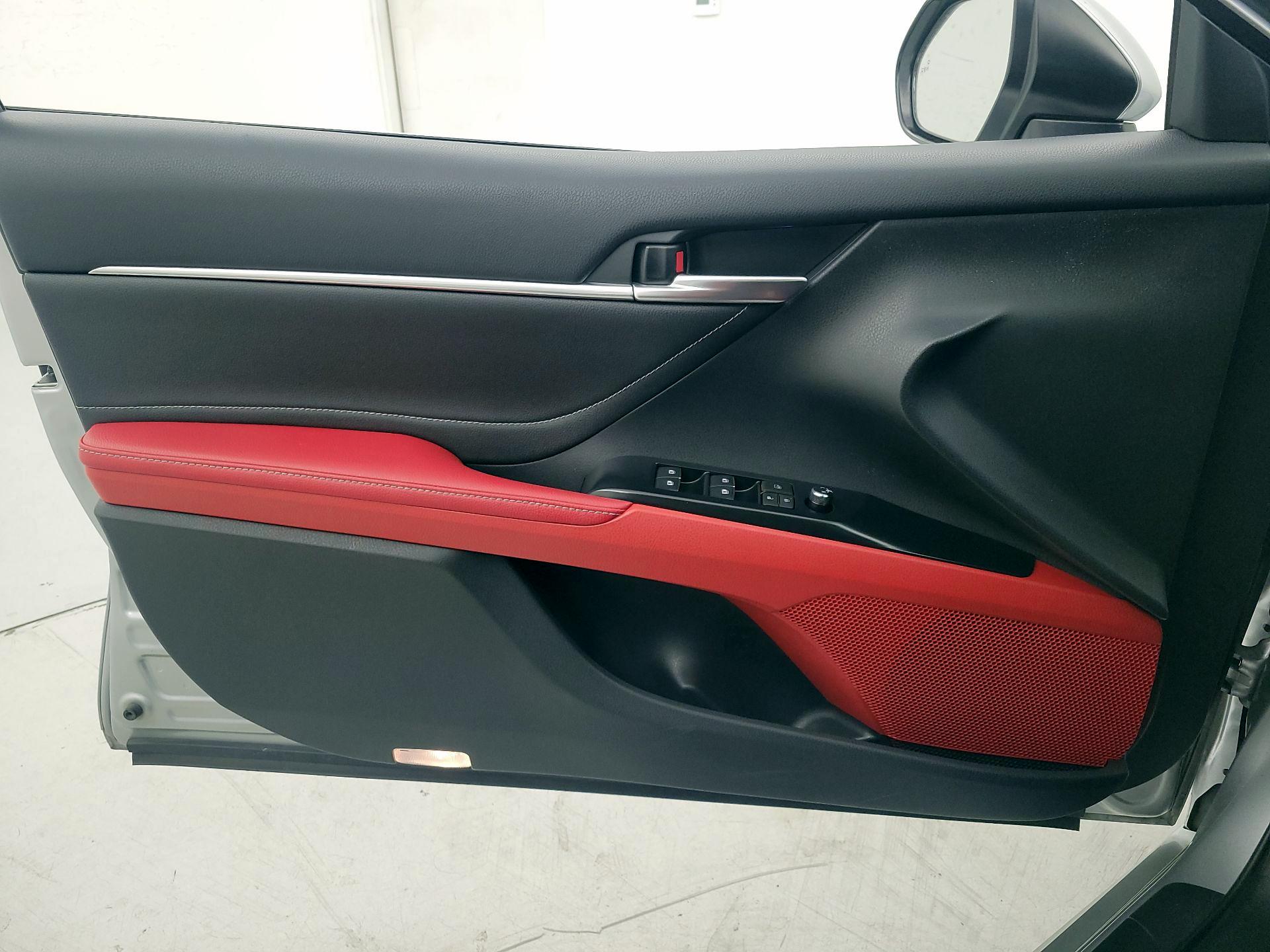 Thumbnail: 2018 Toyota Camry - 12