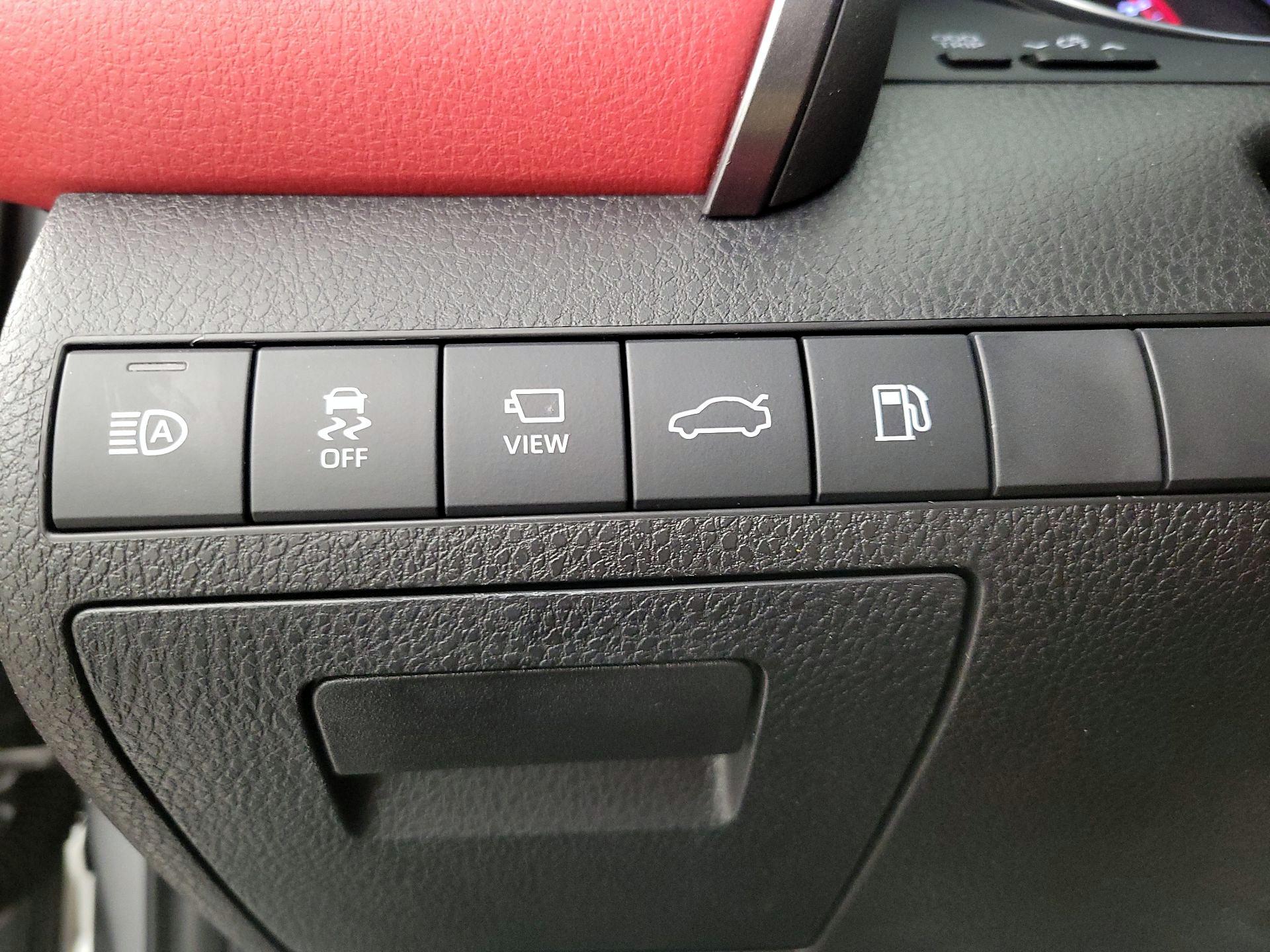 Thumbnail: 2018 Toyota Camry - 13