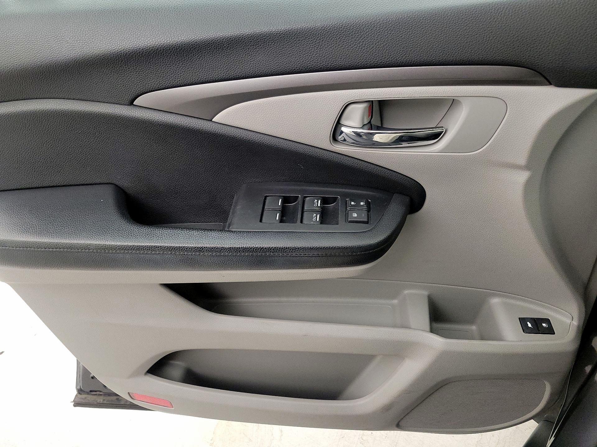 Thumbnail: 2018 Honda Pilot - 12