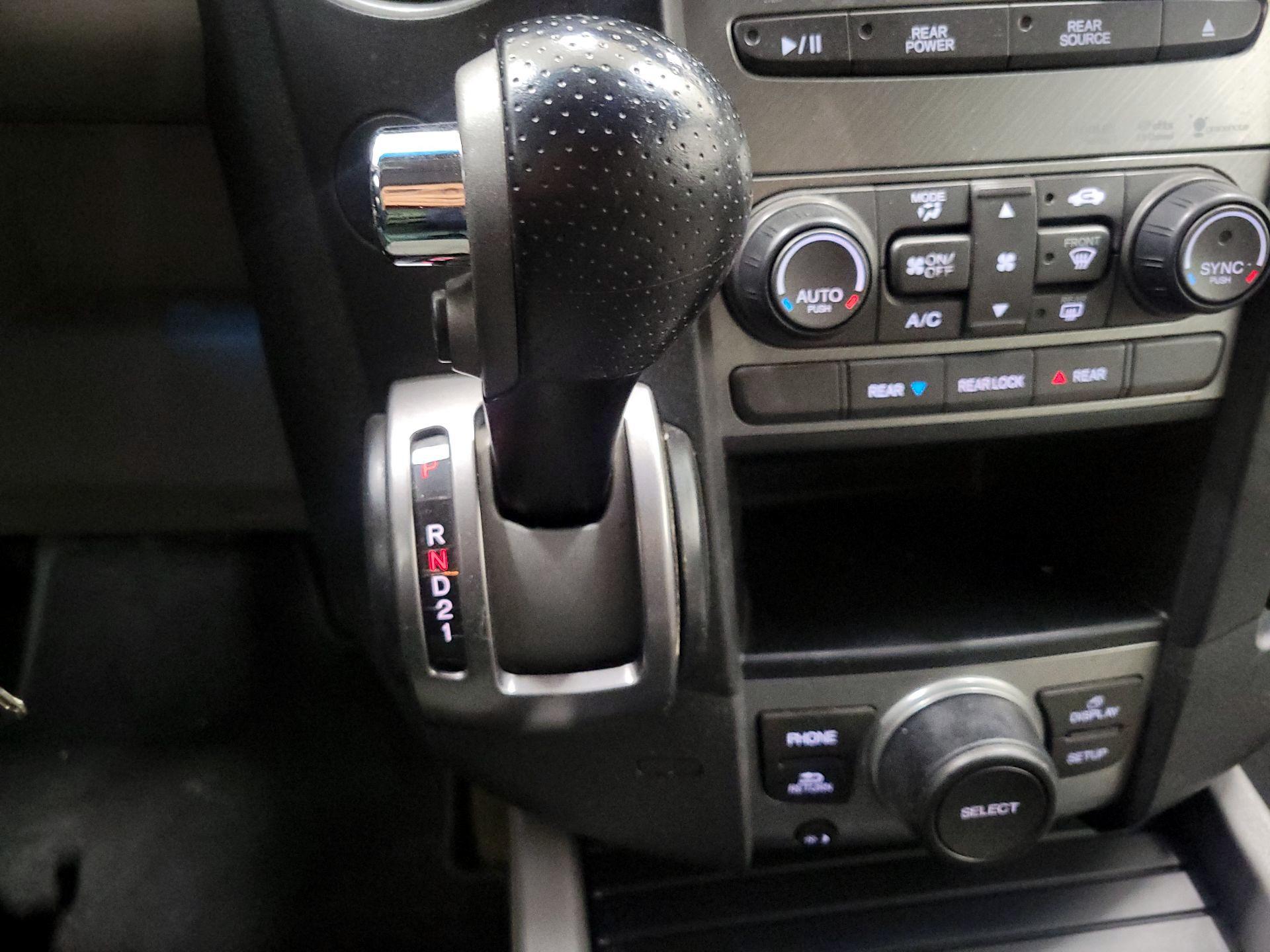 Thumbnail: 2015 Honda Pilot - 17