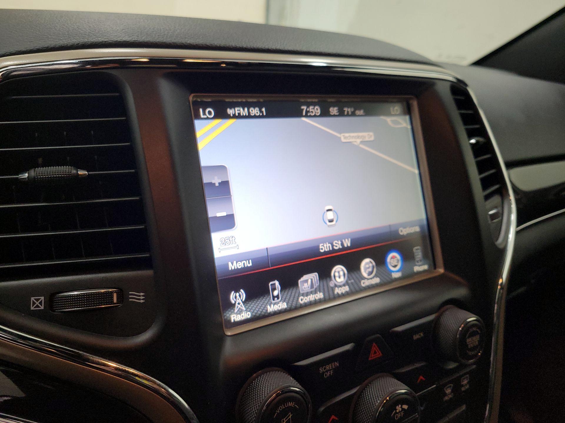 Thumbnail: 2016 Jeep Grand Cherokee - 14