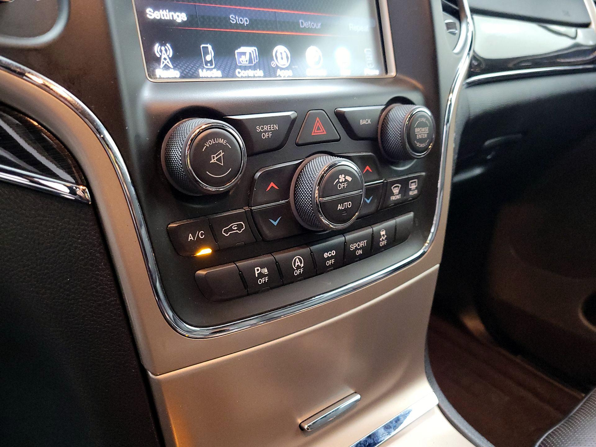 Thumbnail: 2016 Jeep Grand Cherokee - 17