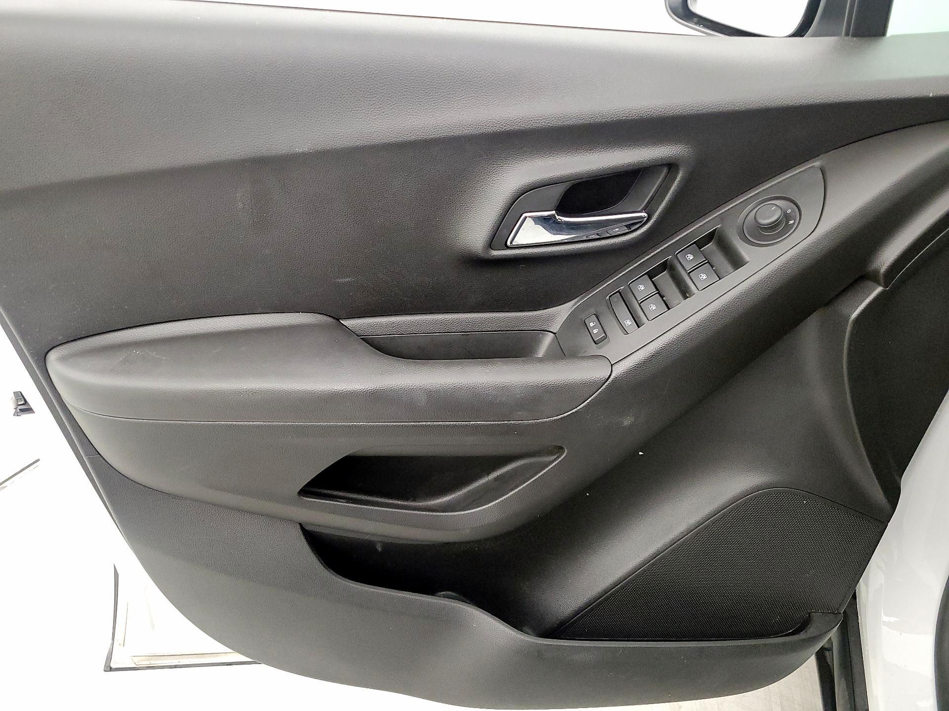 Thumbnail: 2018 Chevrolet Trax - 12