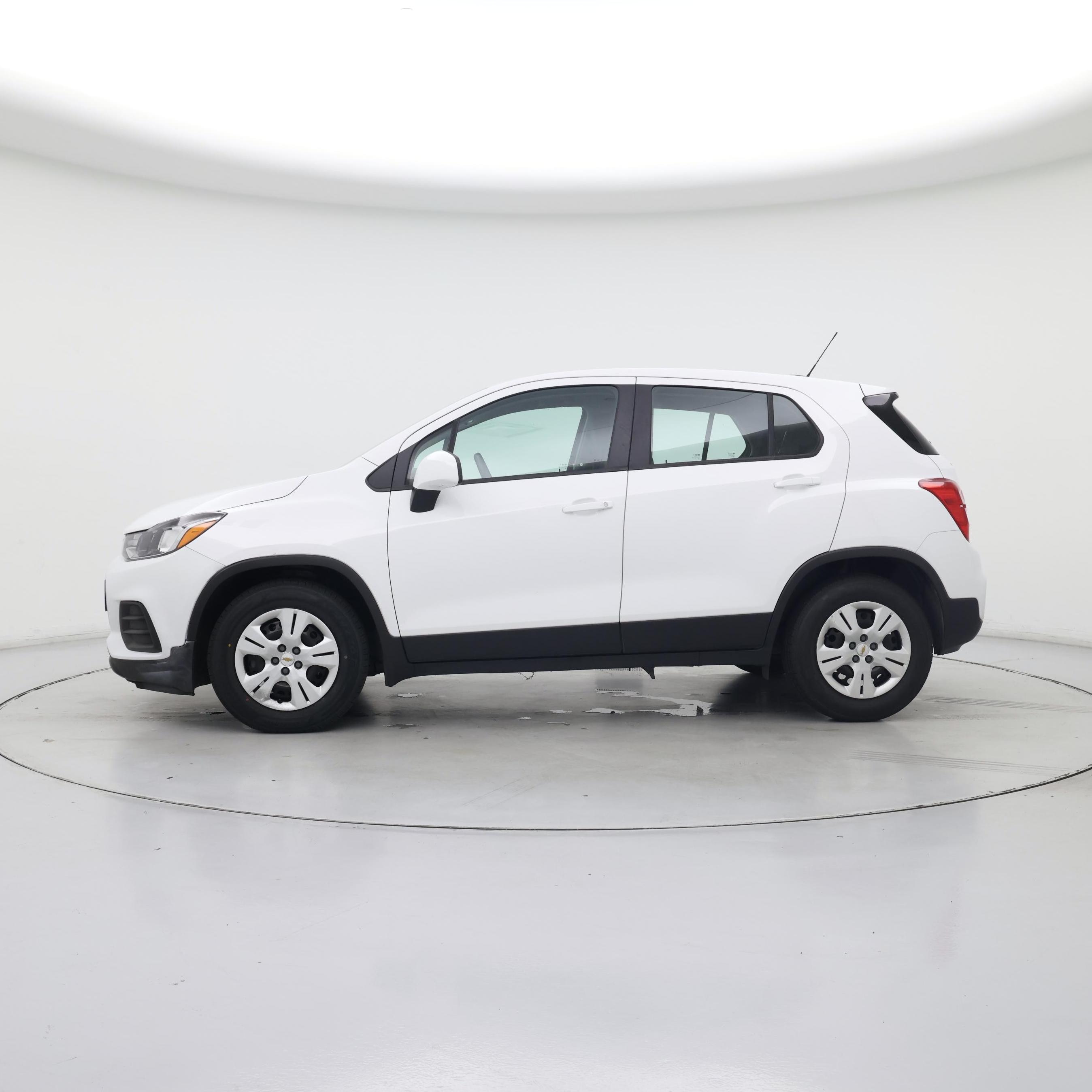 Thumbnail: 2018 Chevrolet Trax - 3