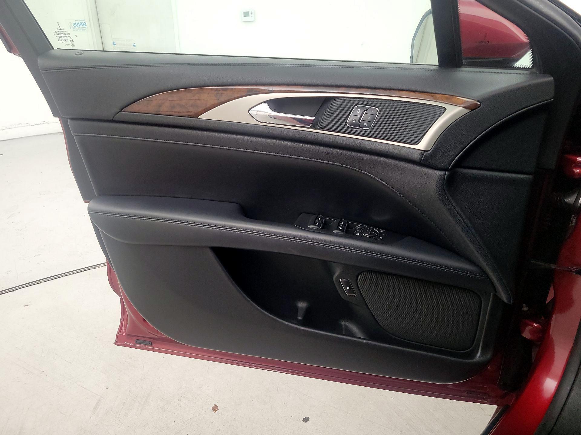 Thumbnail: 2017 Lincoln MKZ - 12